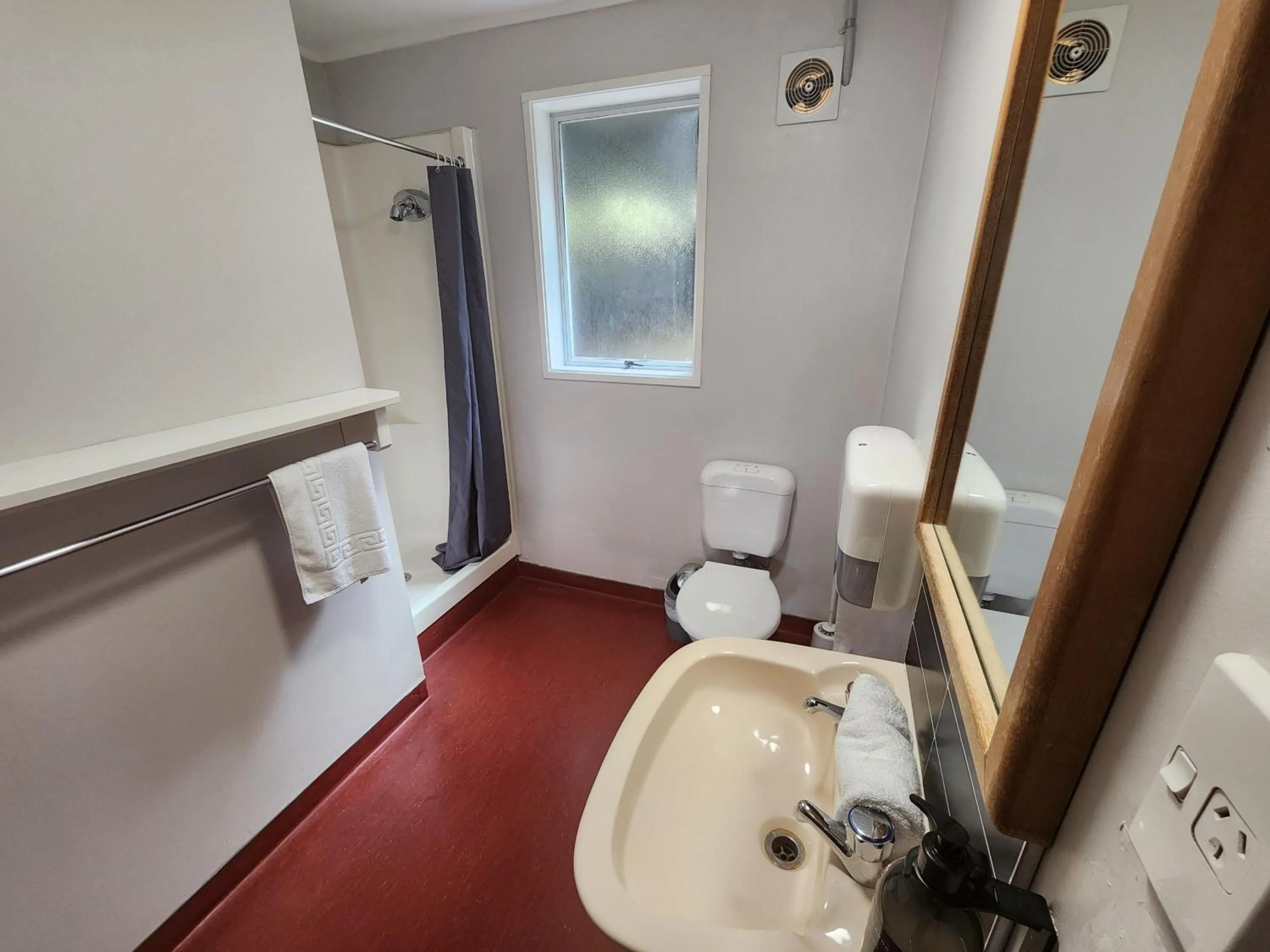 Shower in Pinewood Queenstown