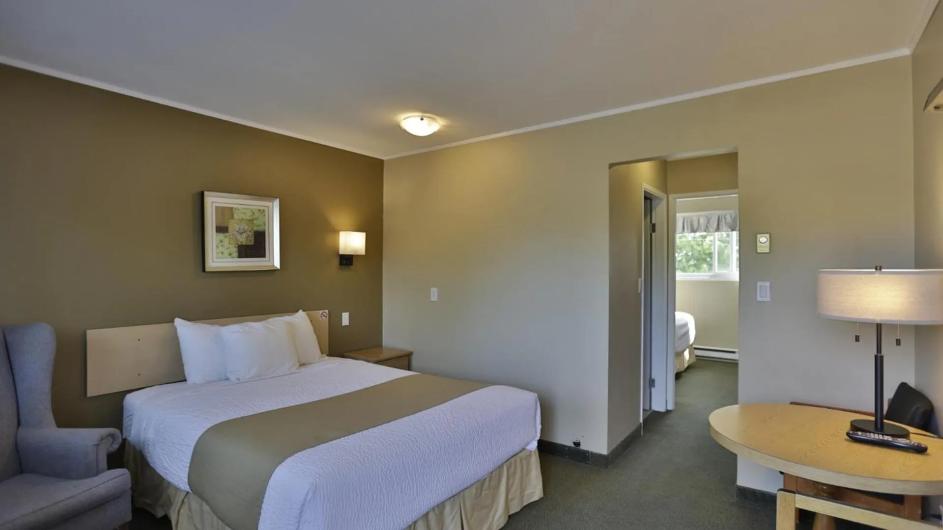 Bed in Diplomat Motel