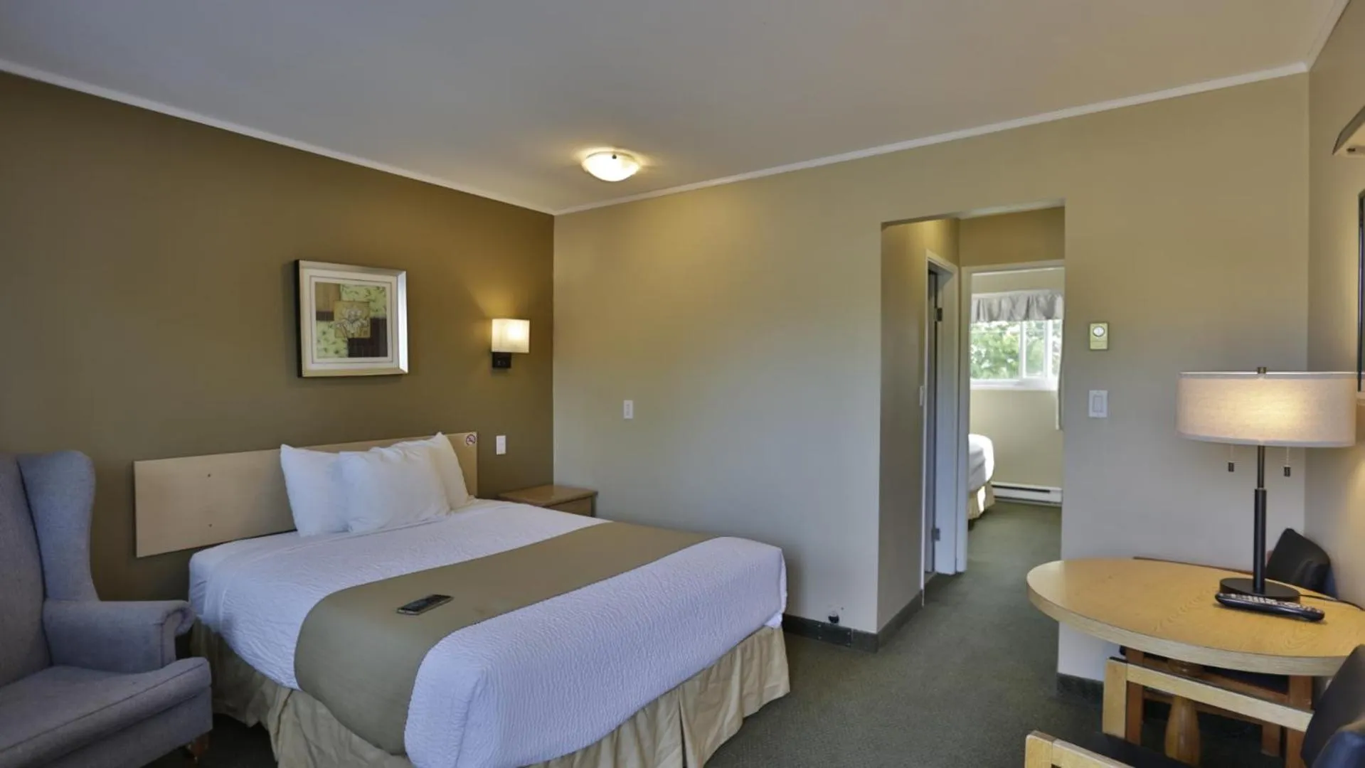 Bed in Diplomat Motel