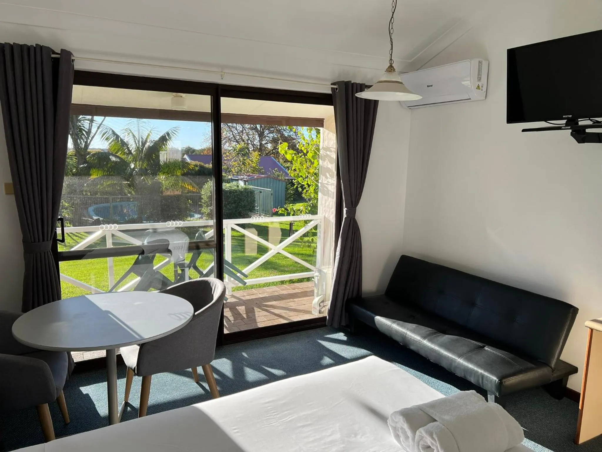 View (from property/room), Bed in Karri Forest Motel