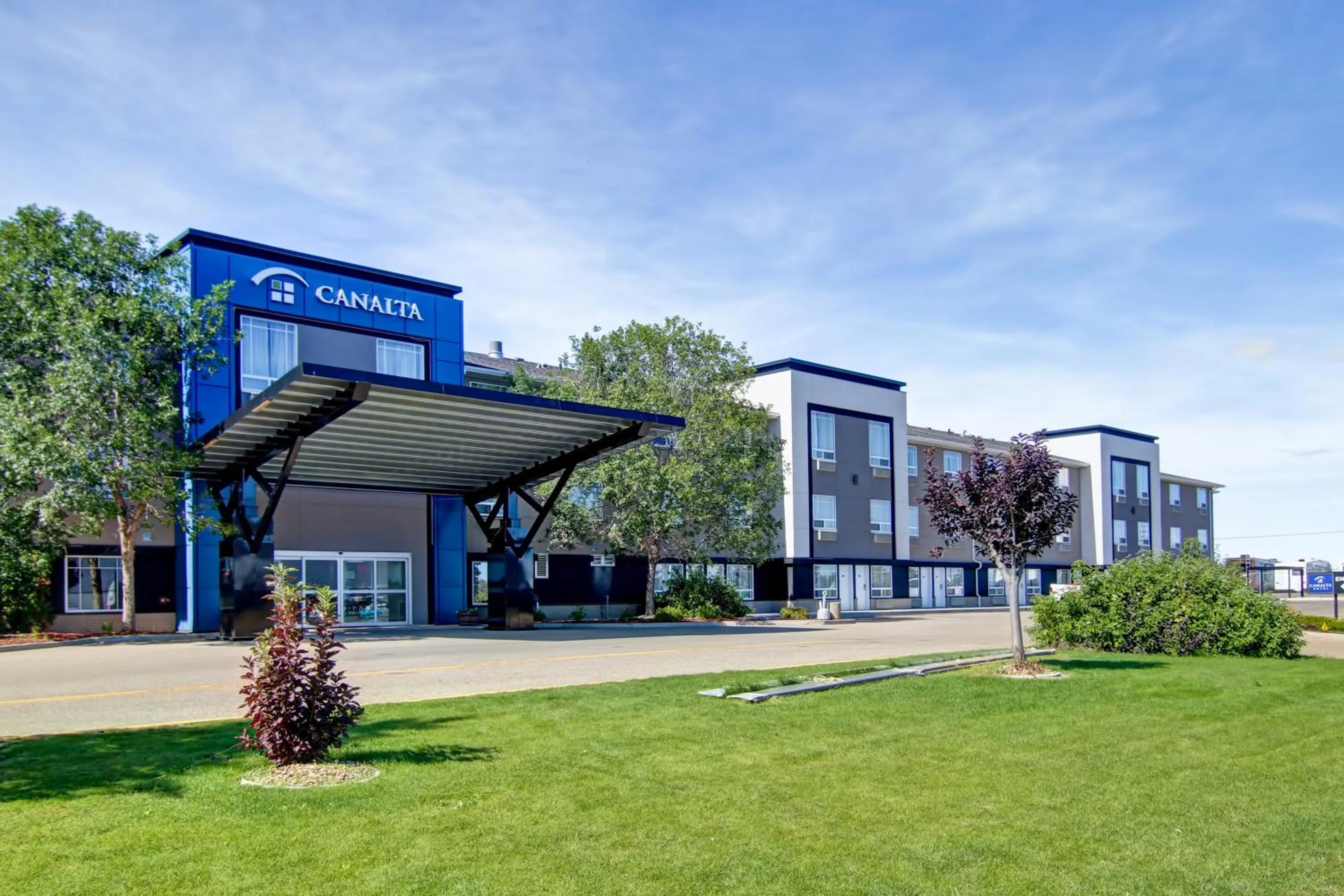 Facade/entrance in Canalta St.Paul