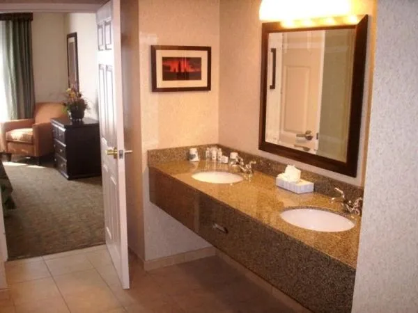 Bathroom, Bed in Holiday Inn Express & Suites Oro Valley-Tucson North by IHG