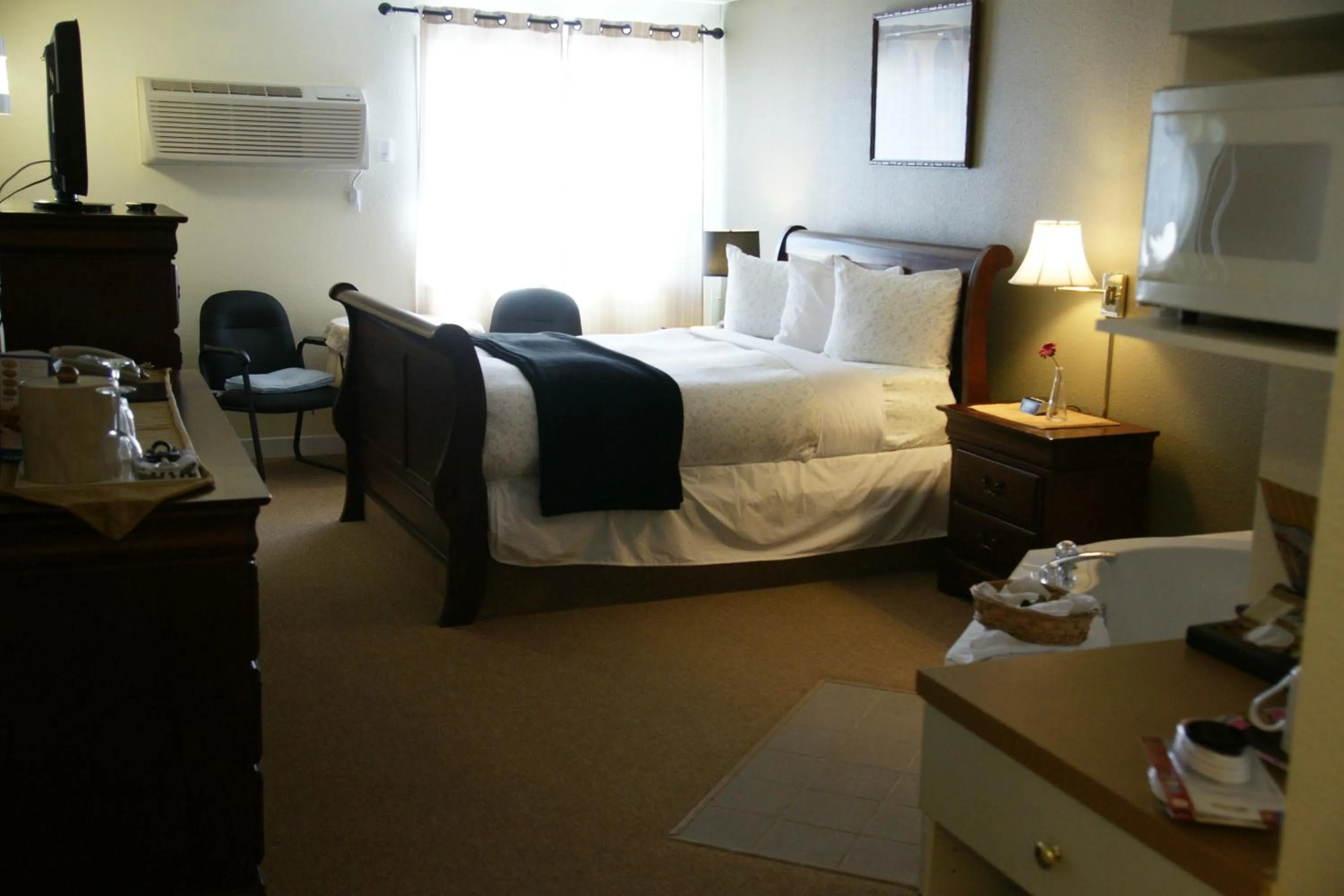 Day, Bed in R&R Inn & Suites