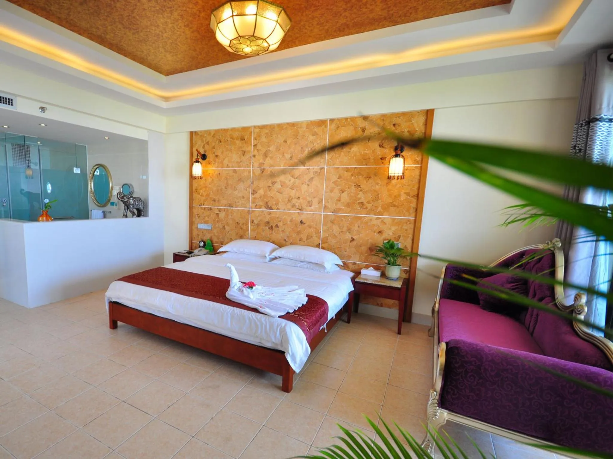 Bedroom, Bed in Palm Beach Resort & Spa