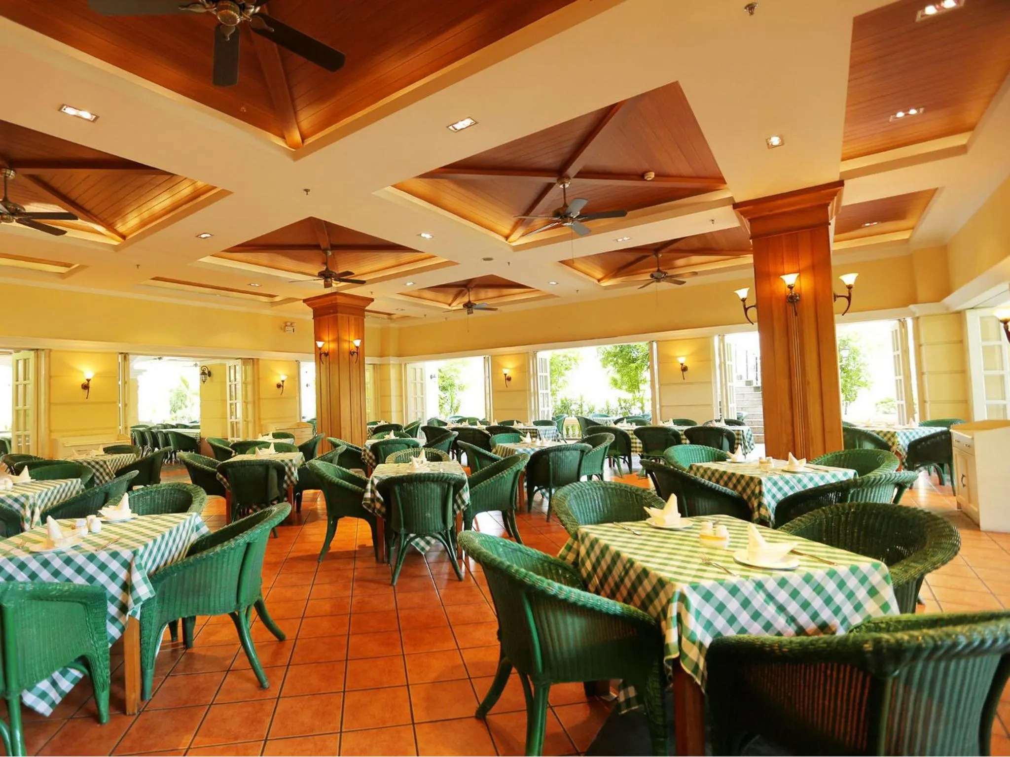 Restaurant/places to eat in Palm Beach Resort & Spa