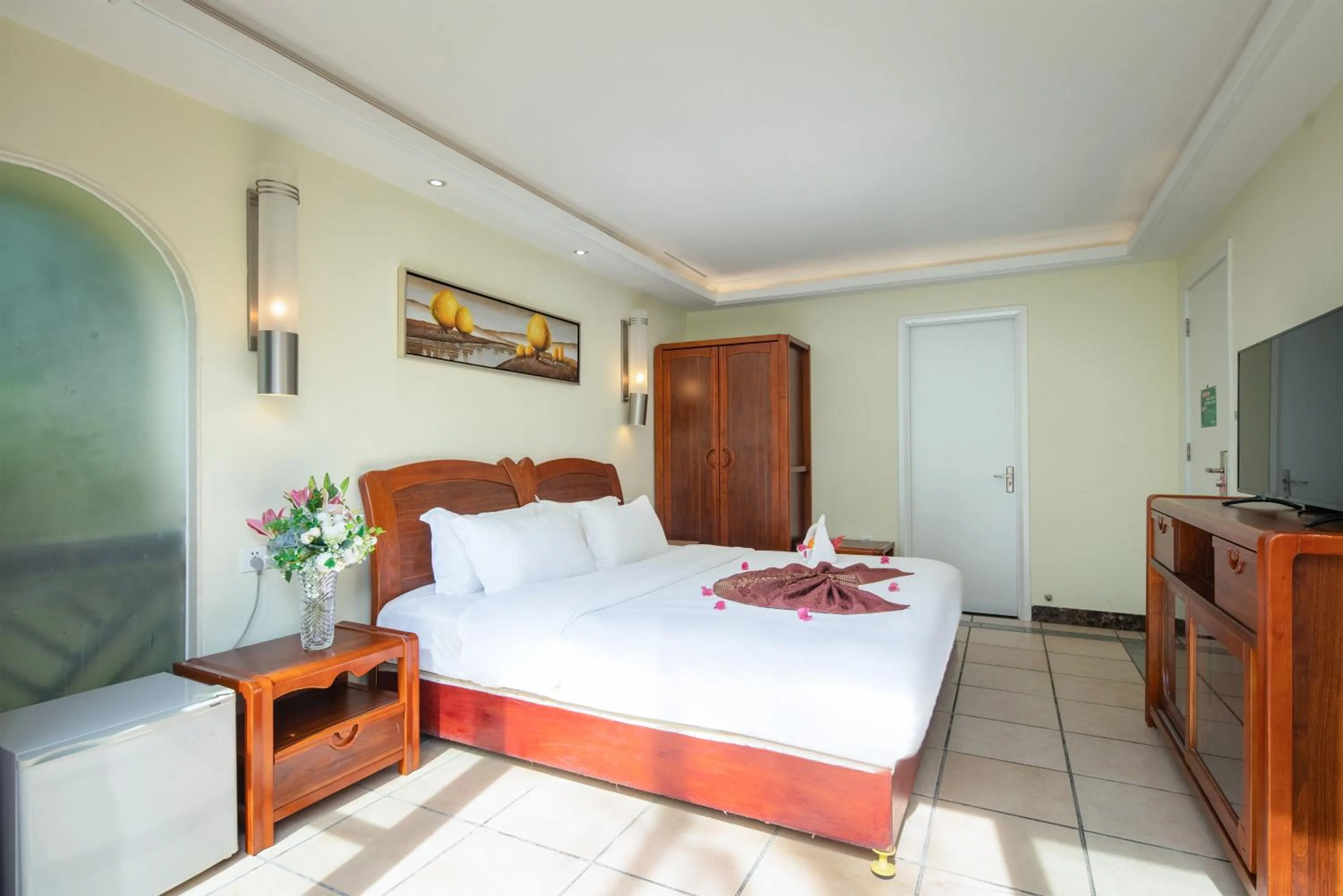 Photo of the whole room, Bed in Palm Beach Resort & Spa