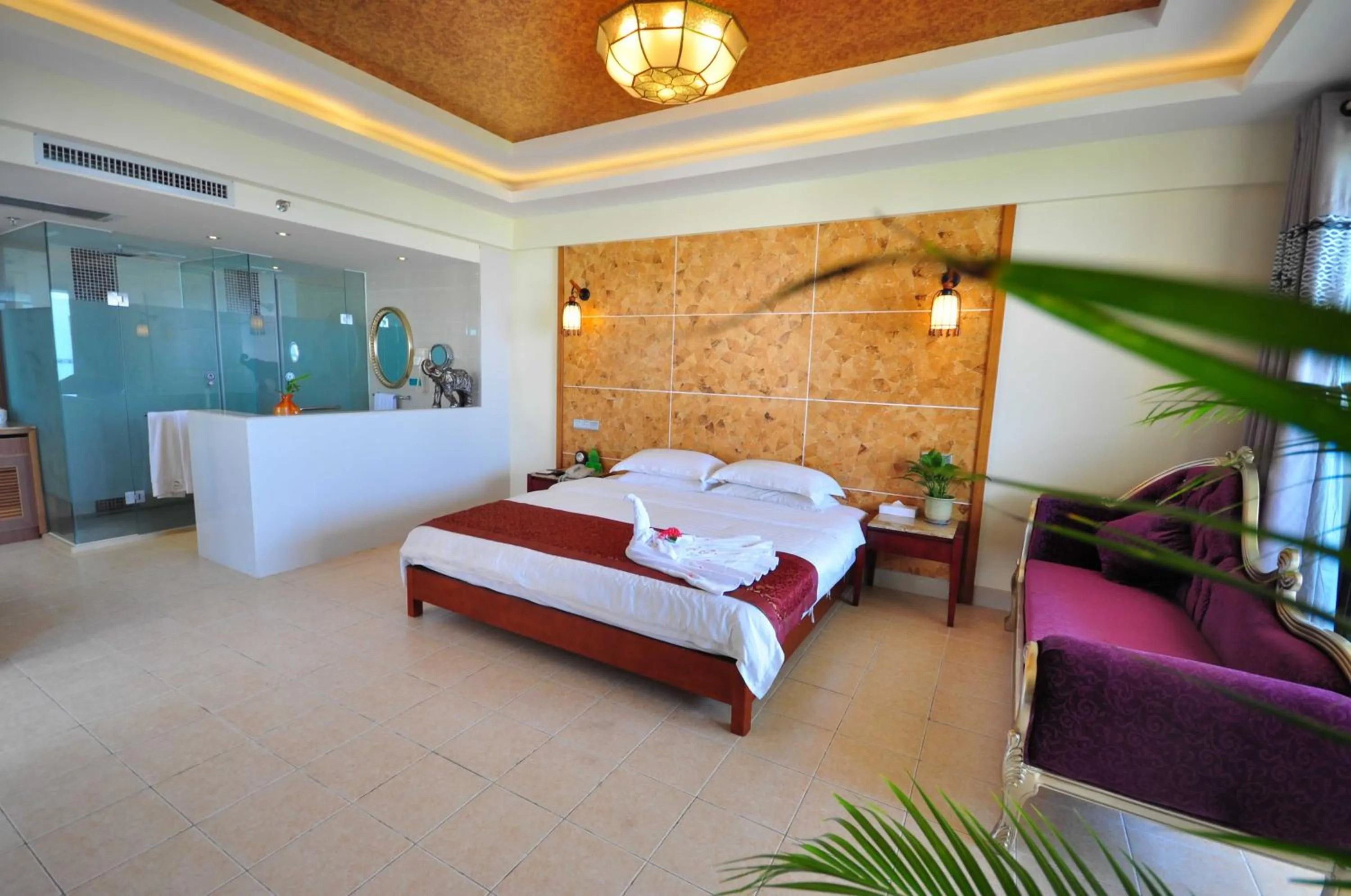 Bedroom, Bed in Palm Beach Resort & Spa