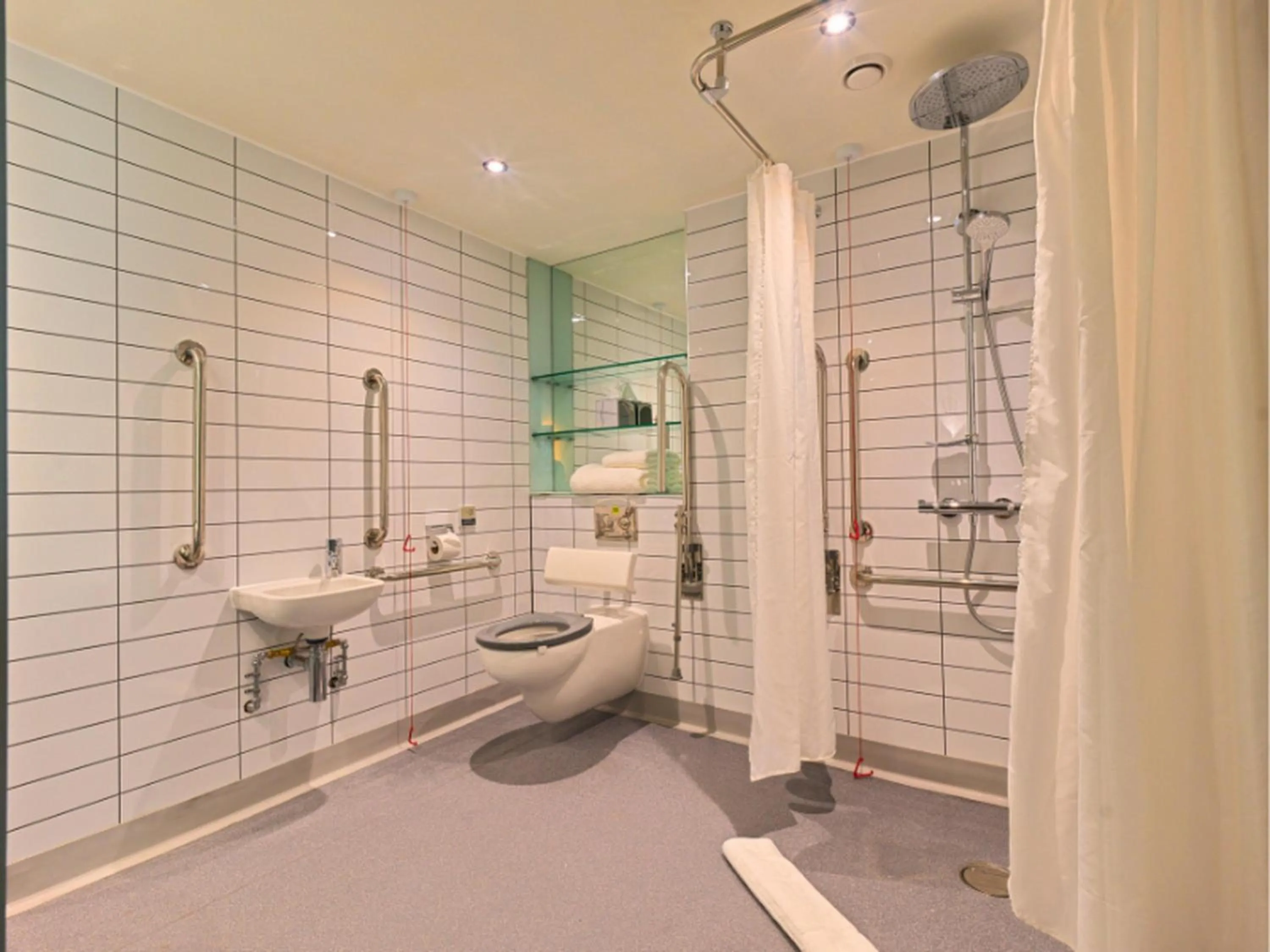 Shower in B&B HOTEL Warrington