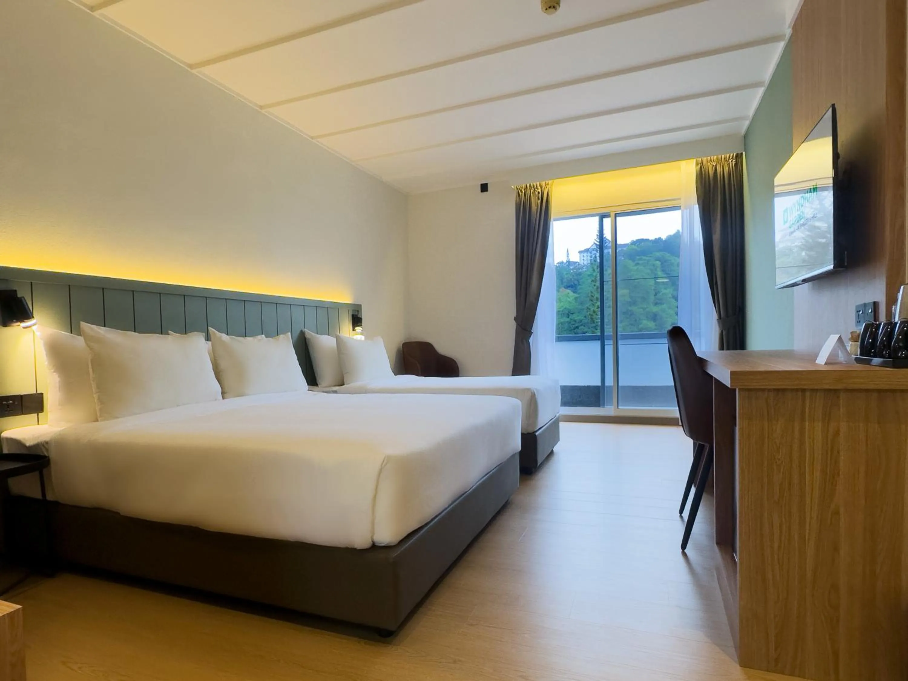 TV and multimedia, Bed in Wyndham Garden Shahzan Fraser's Hill