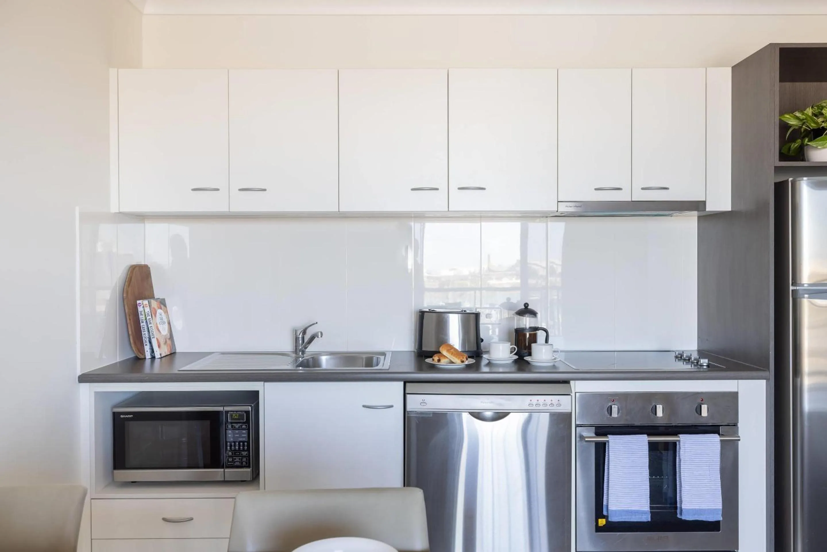 Bedroom in MainStay Suites Townsville