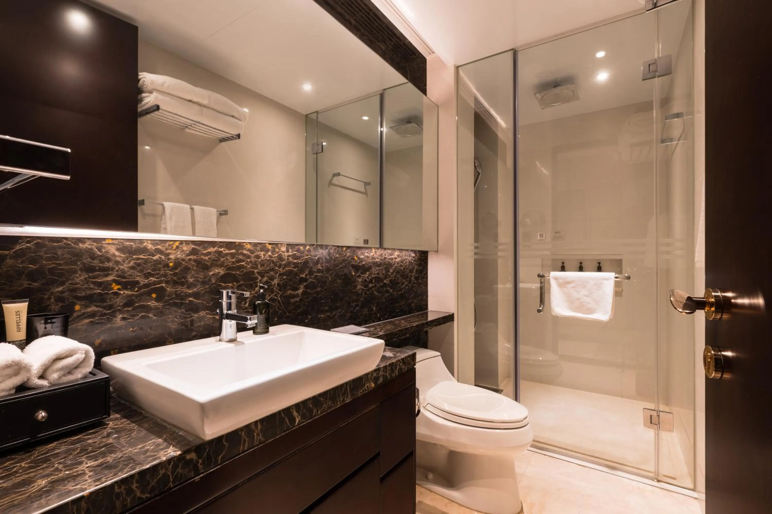 Bathroom in Oakwood Premier Guangzhou