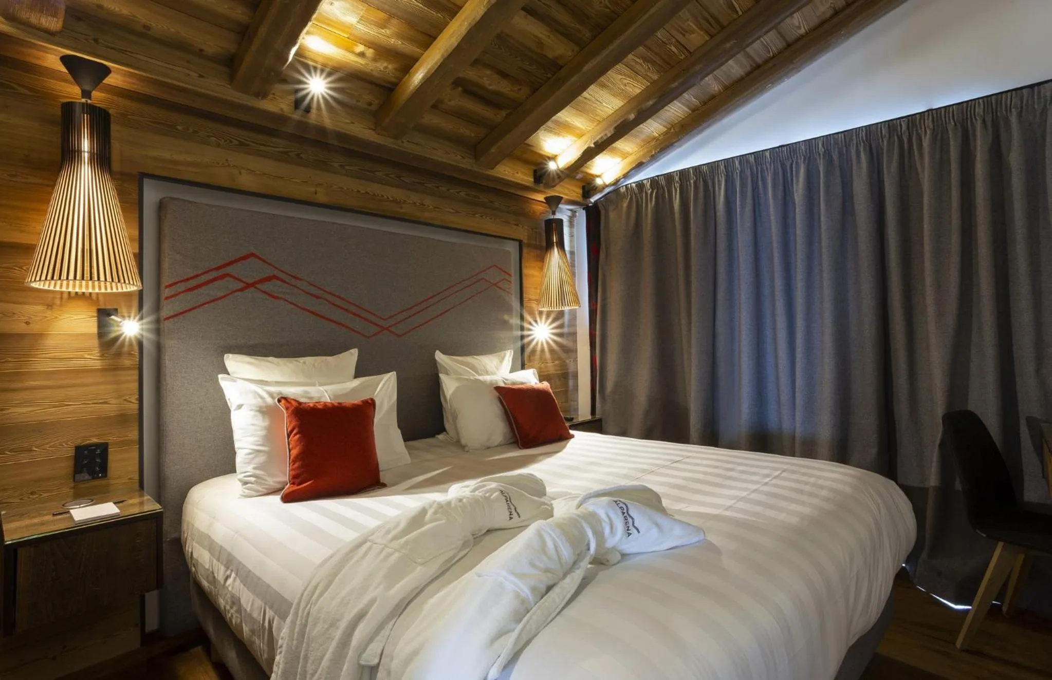 Bed in Hôtel Alparena & Spa - 4 étoiles