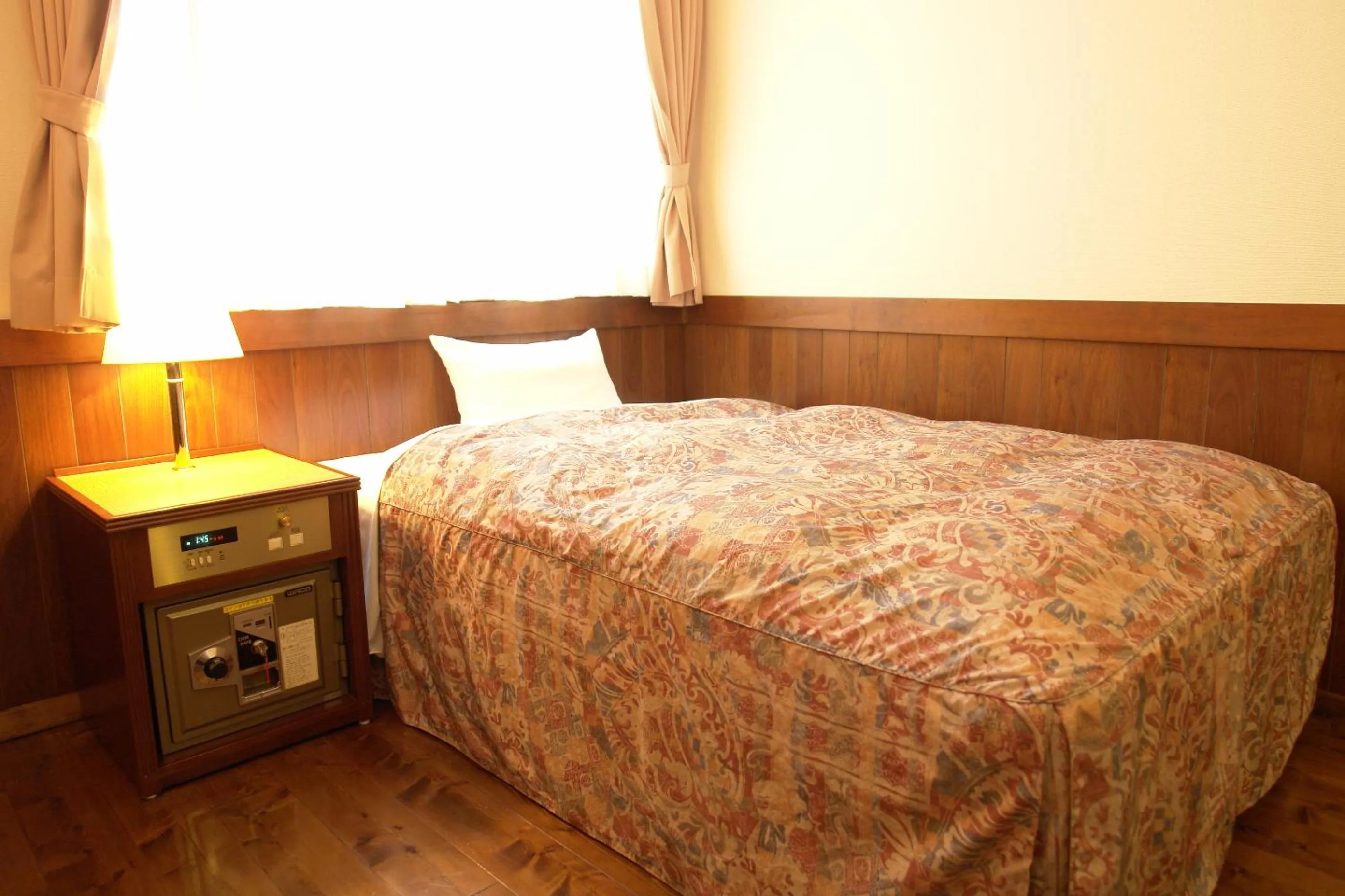 Decorative detail, Bed in Rakuchin