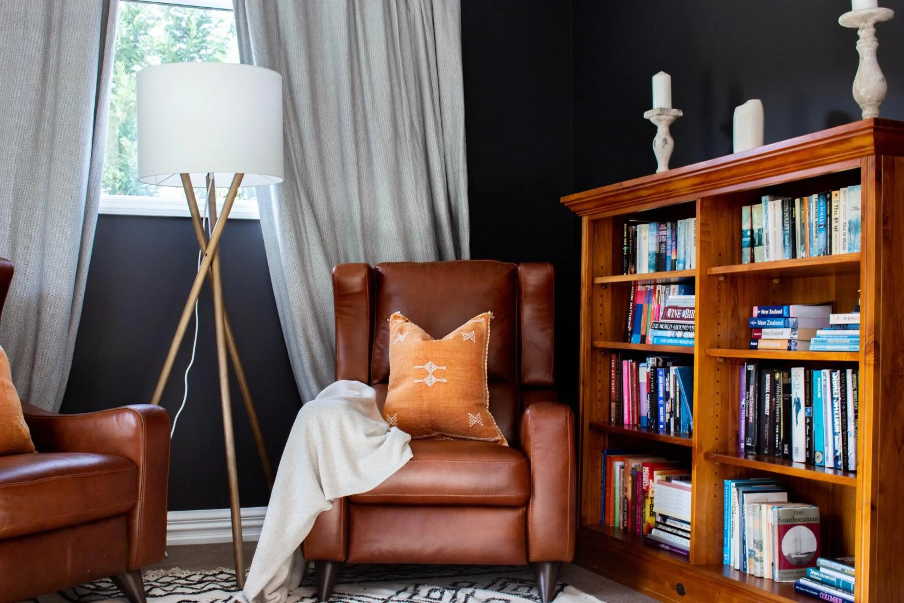 Communal lounge/ TV room in Queenstown Country Lodge