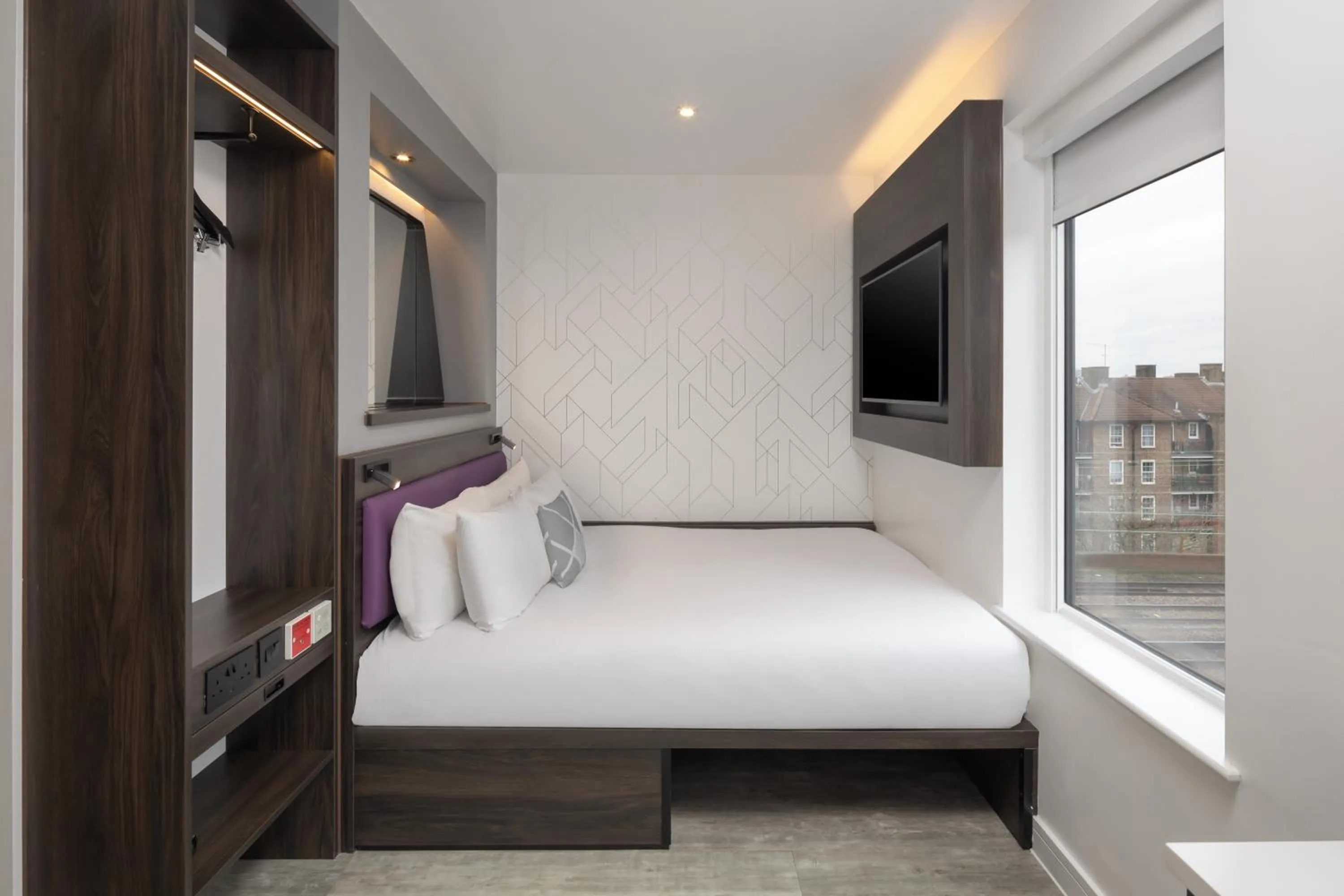 TV and multimedia, Bed in Four Points Flex by Sheraton London Shoreditch East