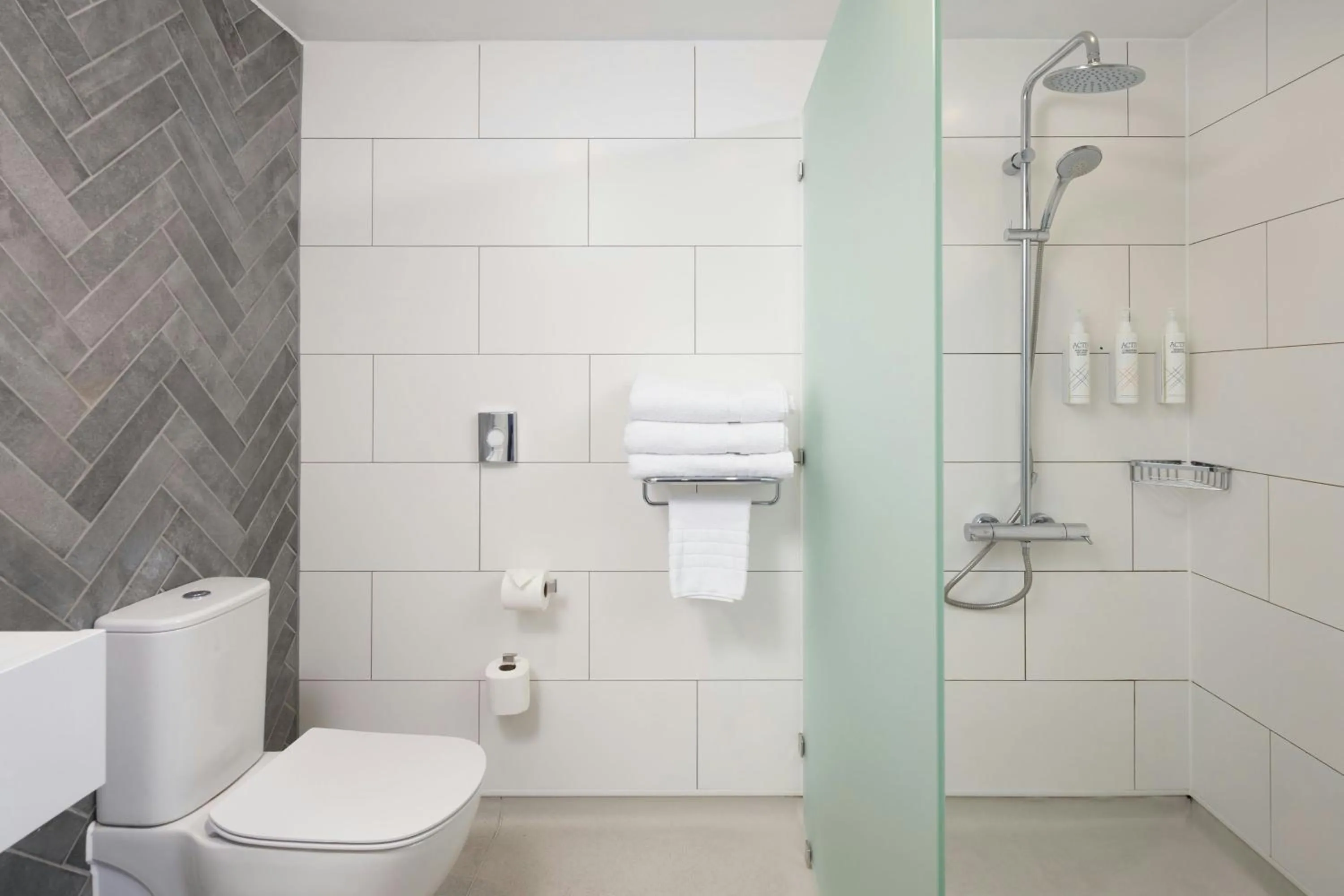 Bathroom in Four Points Flex by Sheraton London Shoreditch East