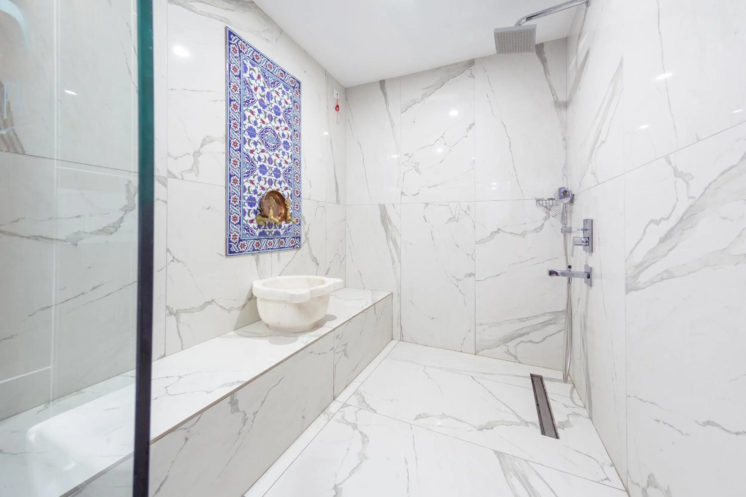 Shower in Hilas Thermal Resort Spa & Aquapark