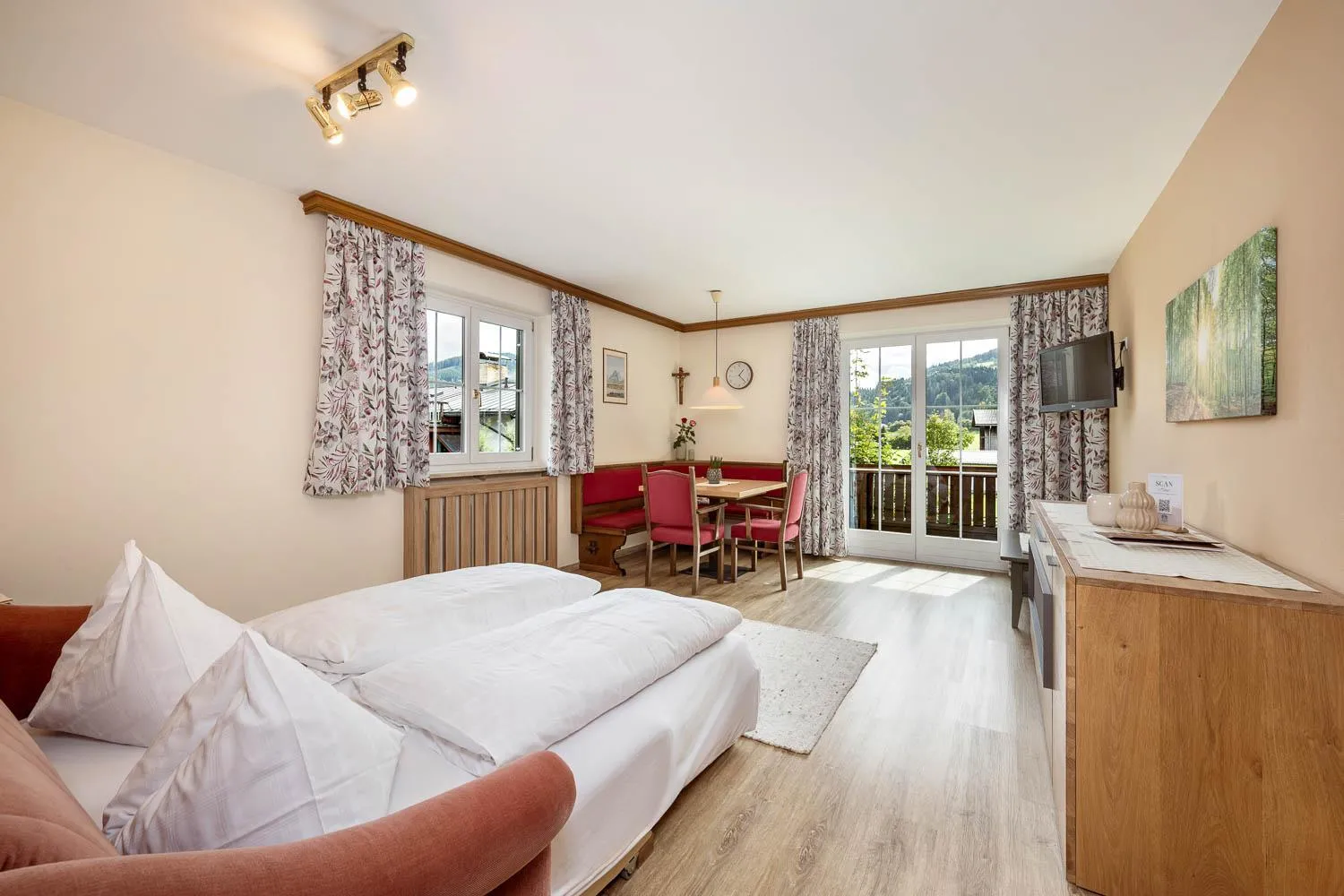 One-Bedroom Apartment with Balcony in Reitsamerhof - Zimmer & Apartments