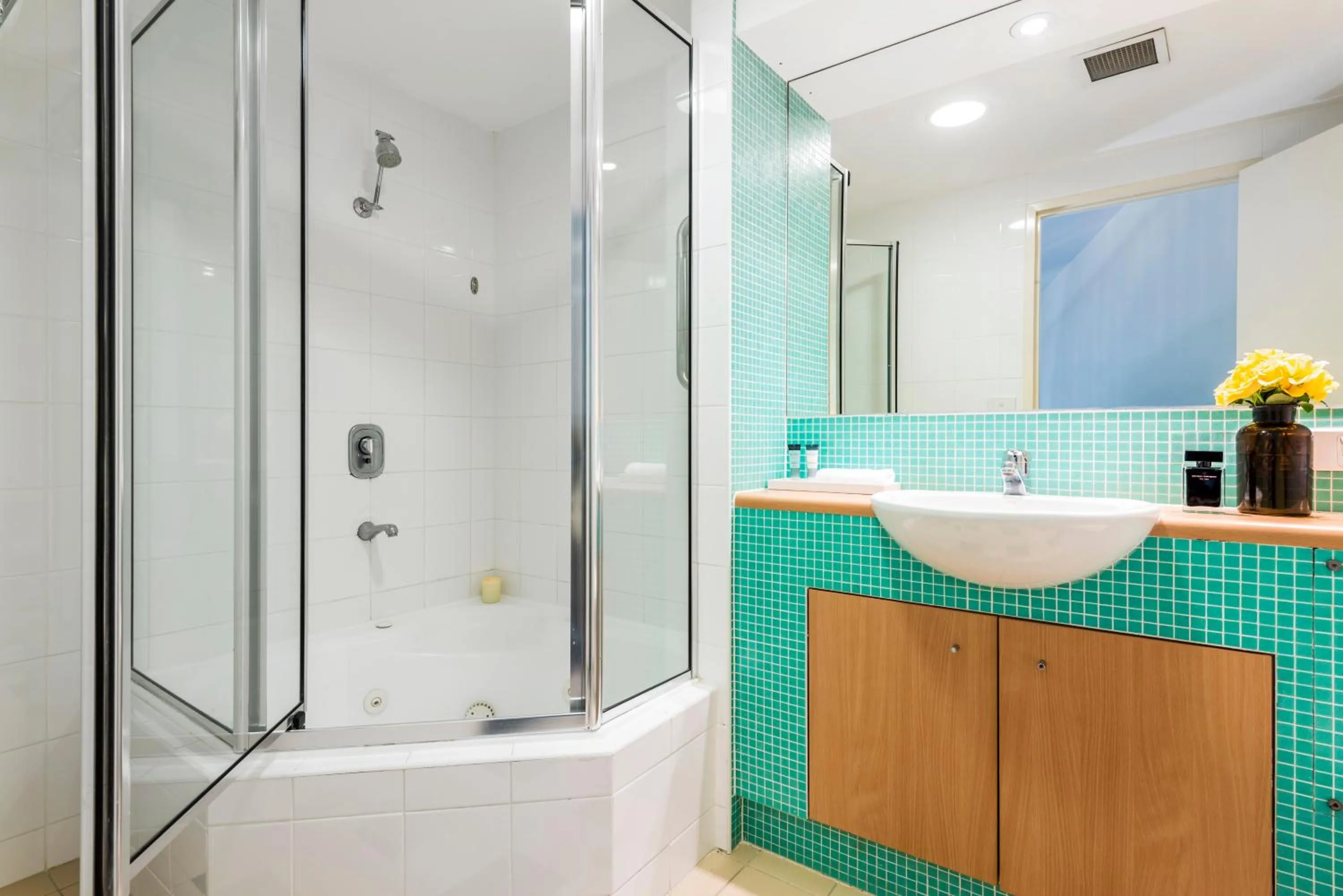 Bathroom in Oaks The Entrance Waterfront Suites