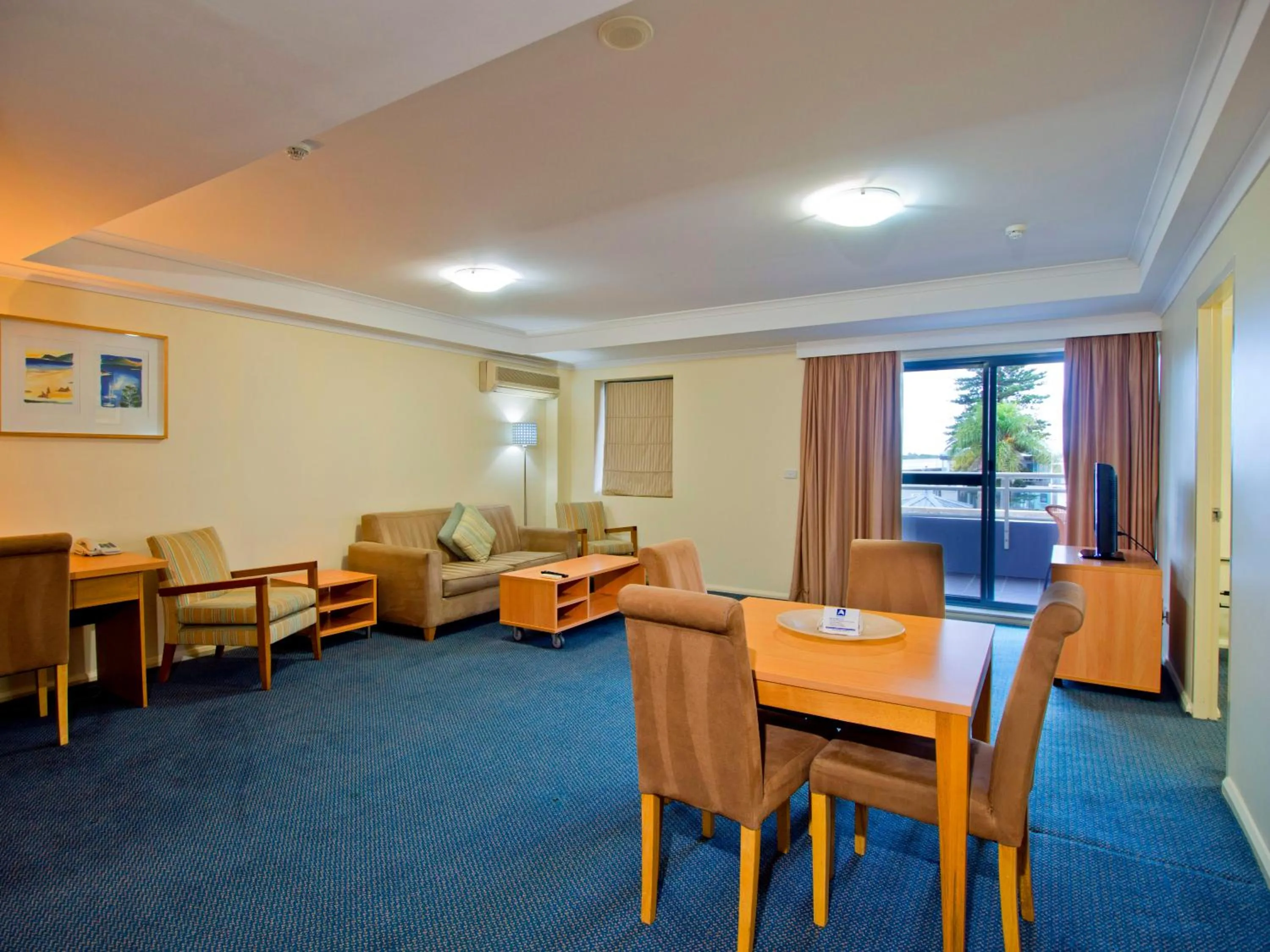 Living room in Oaks The Entrance Waterfront Suites