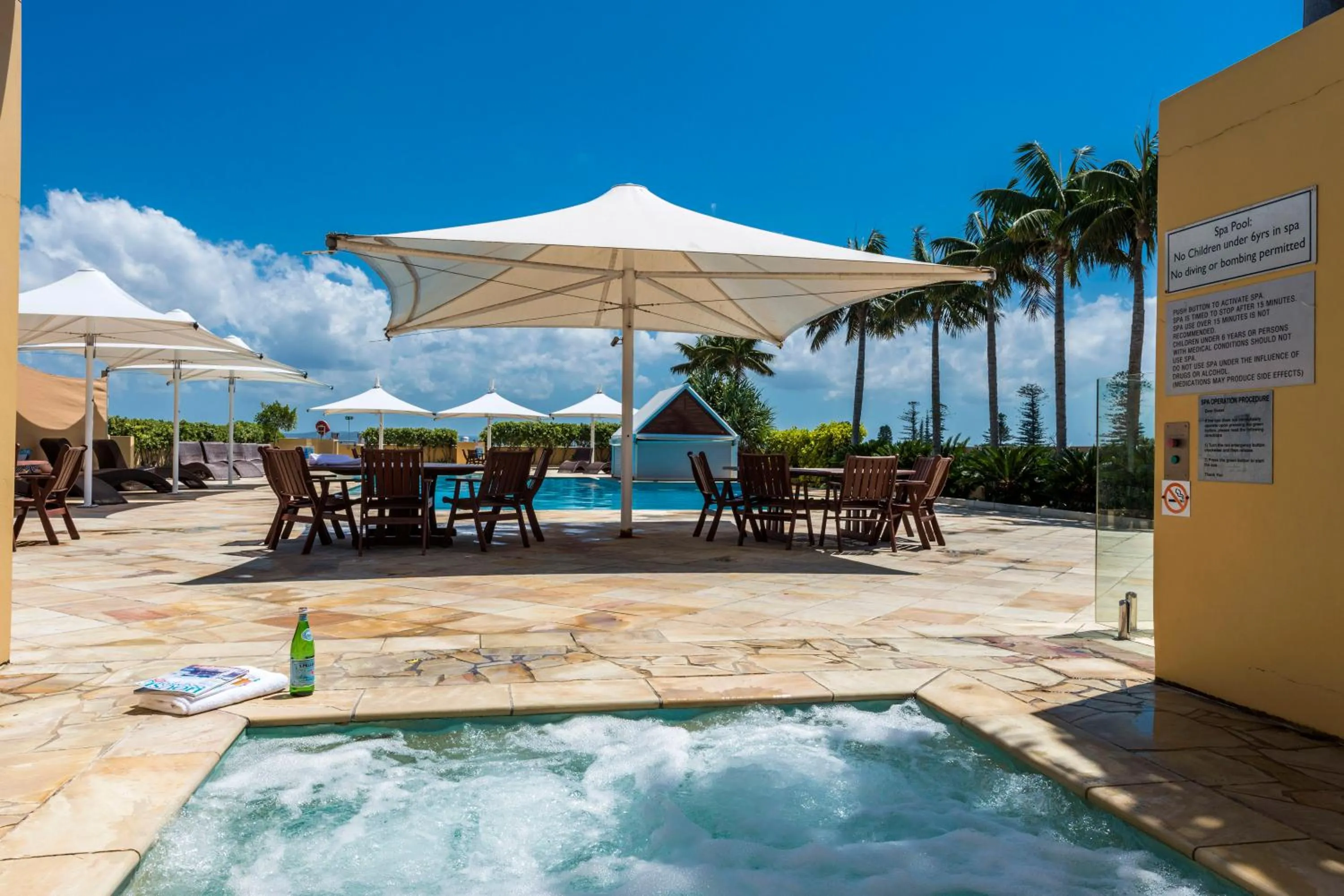 Hot Tub in Oaks The Entrance Waterfront Suites