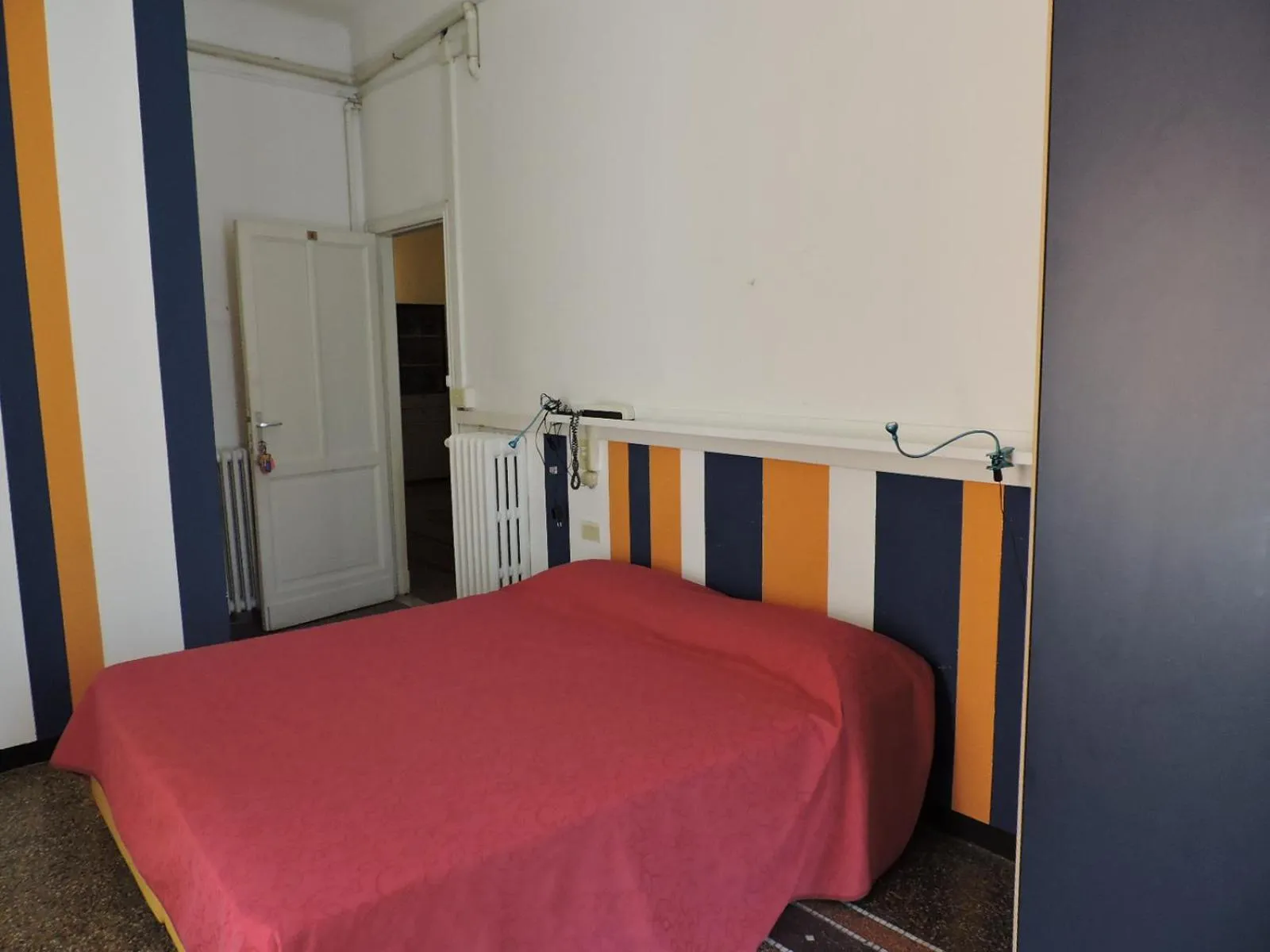 Photo of the whole room, Bed in Albergo La Vela