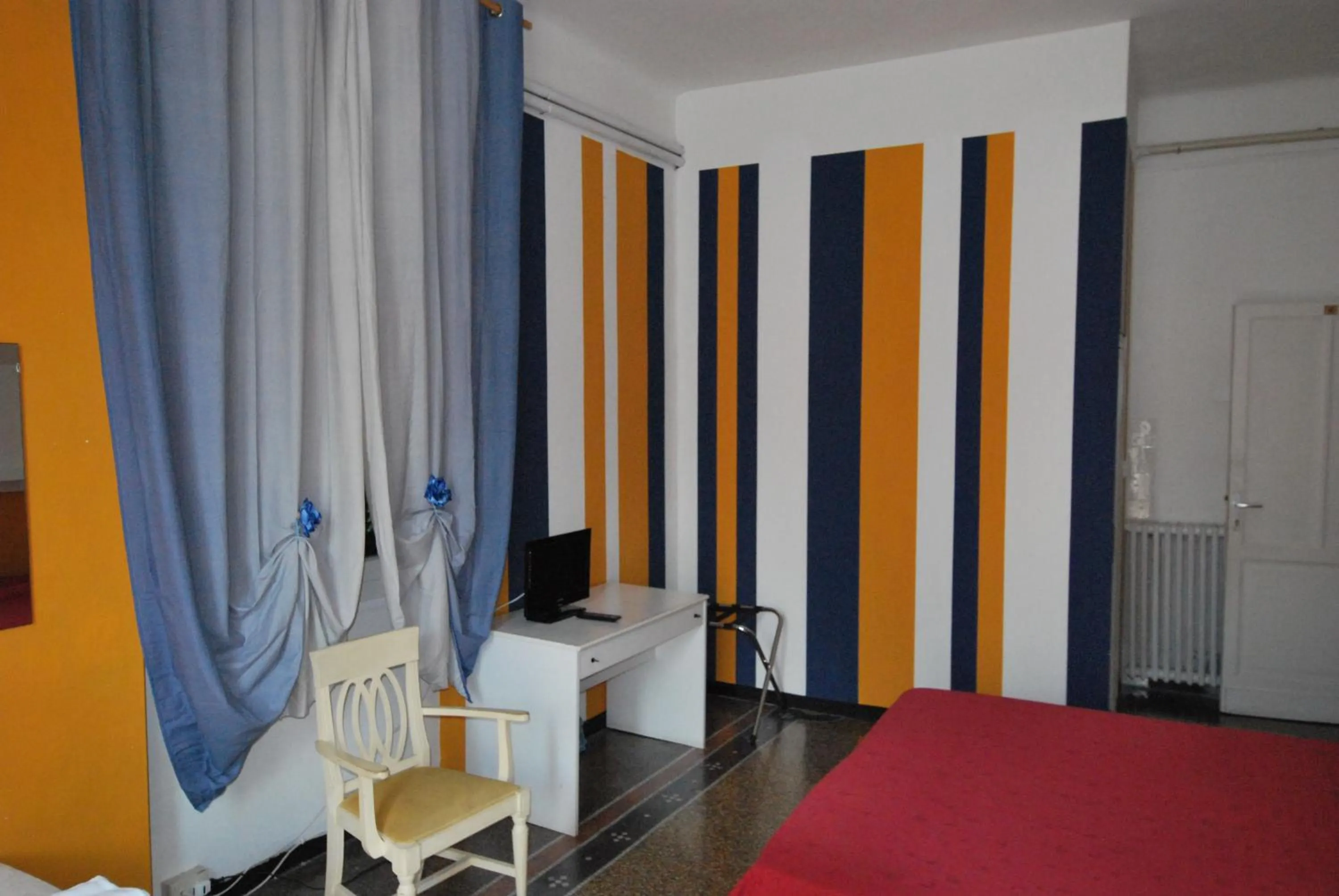 Photo of the whole room, Bed in Albergo La Vela