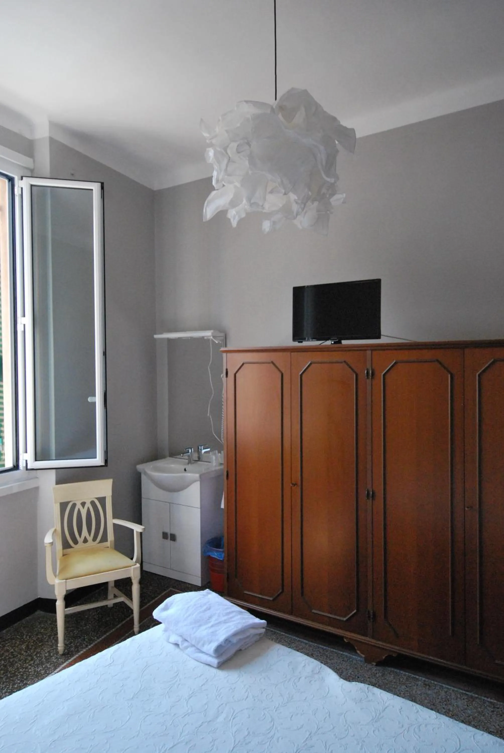 Day, Bed in Albergo La Vela