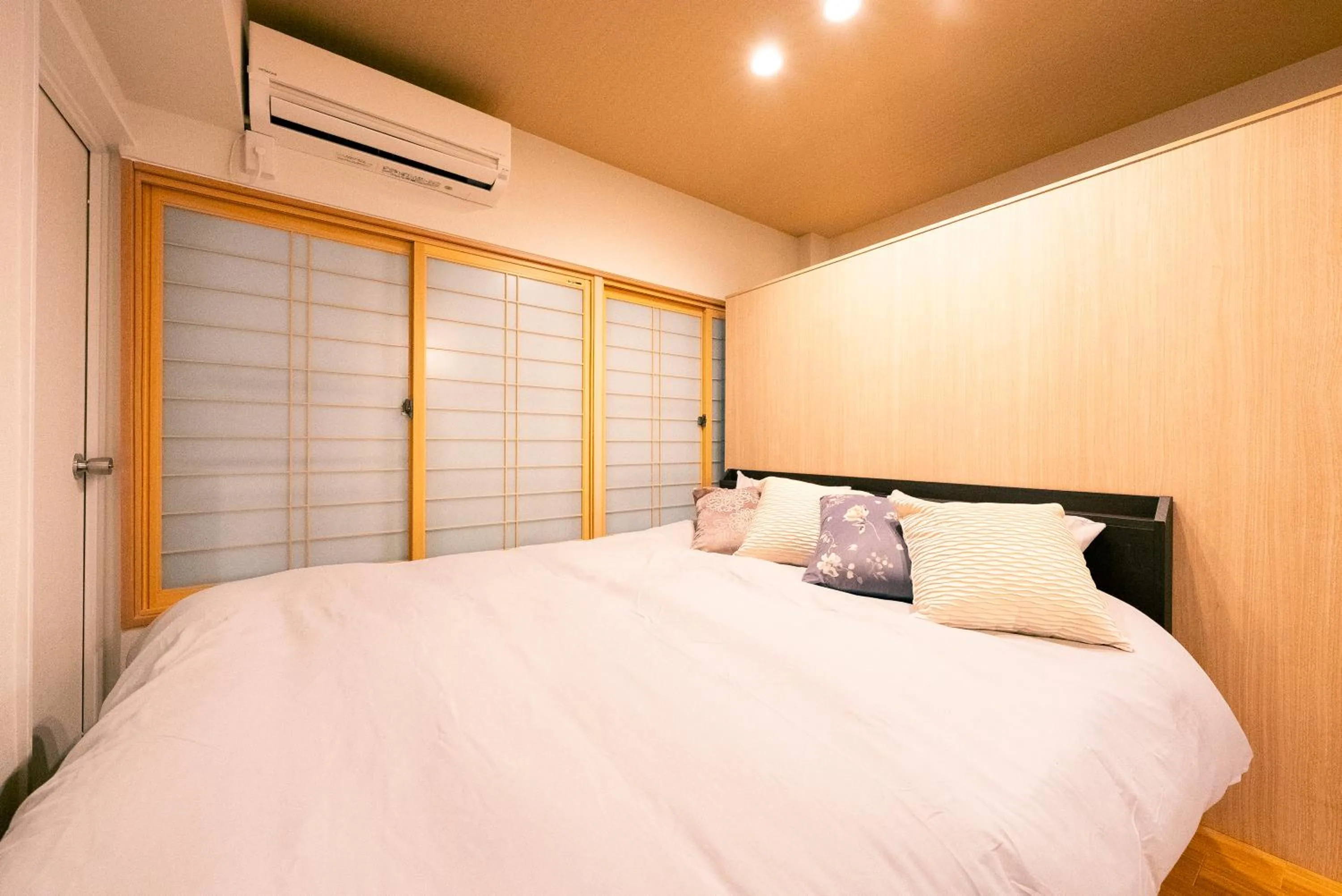 Bed in Yokohama Classic Apartment