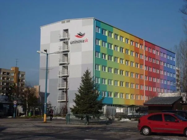Restaurant/places to eat in Uninova Hostel