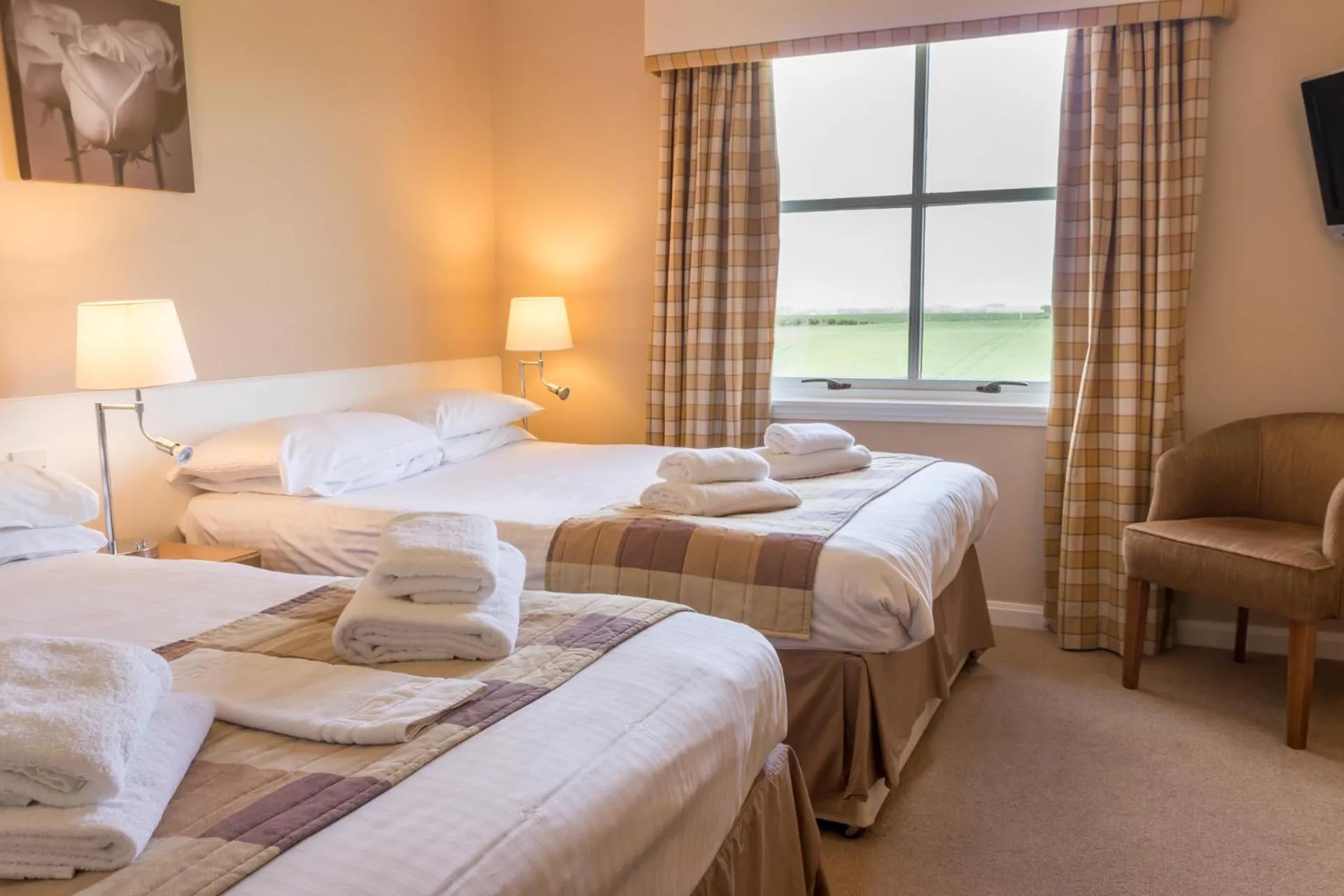 Bedroom, Bed in Purdy Lodge