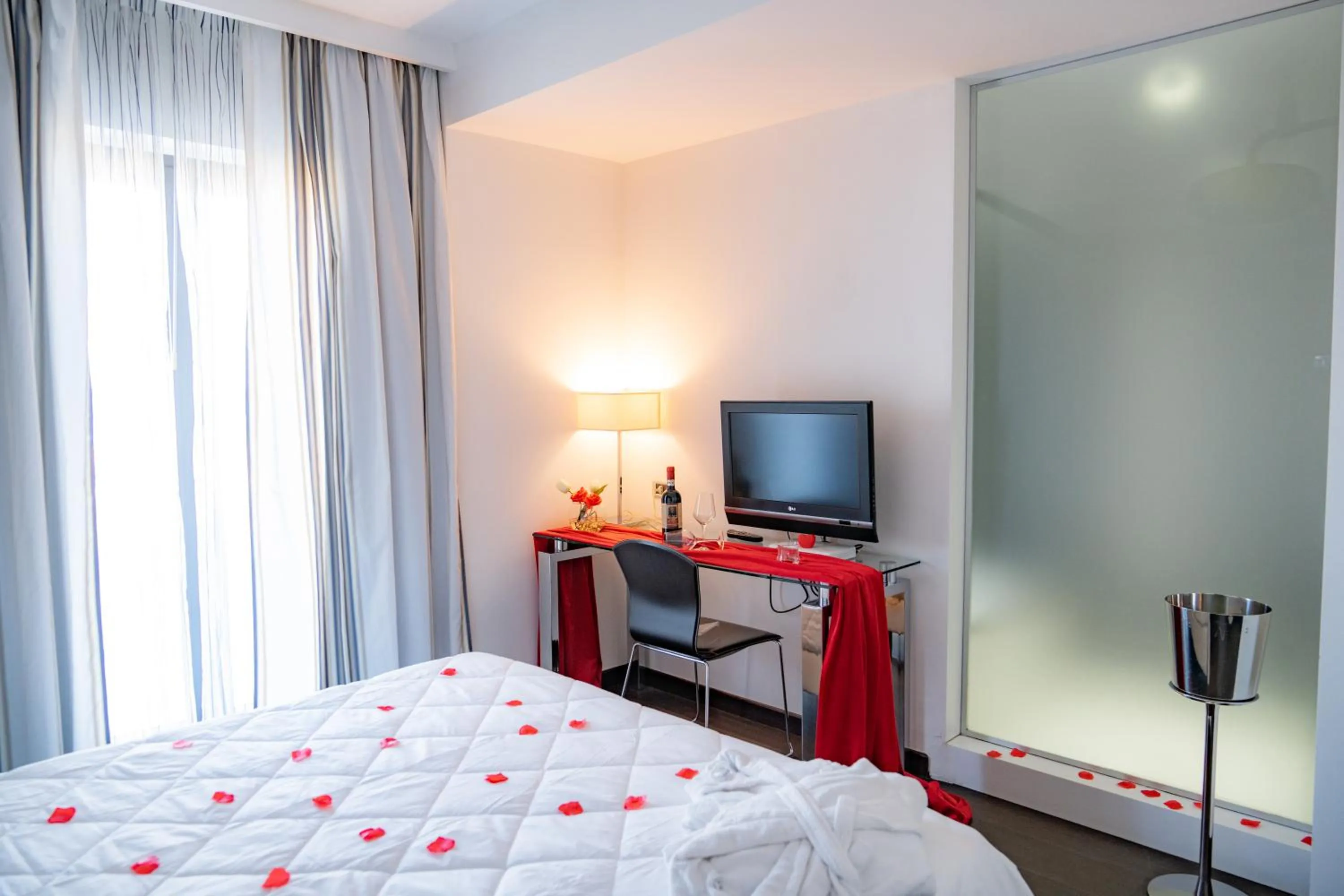 Bedroom, Bed in Hotel Napoleon