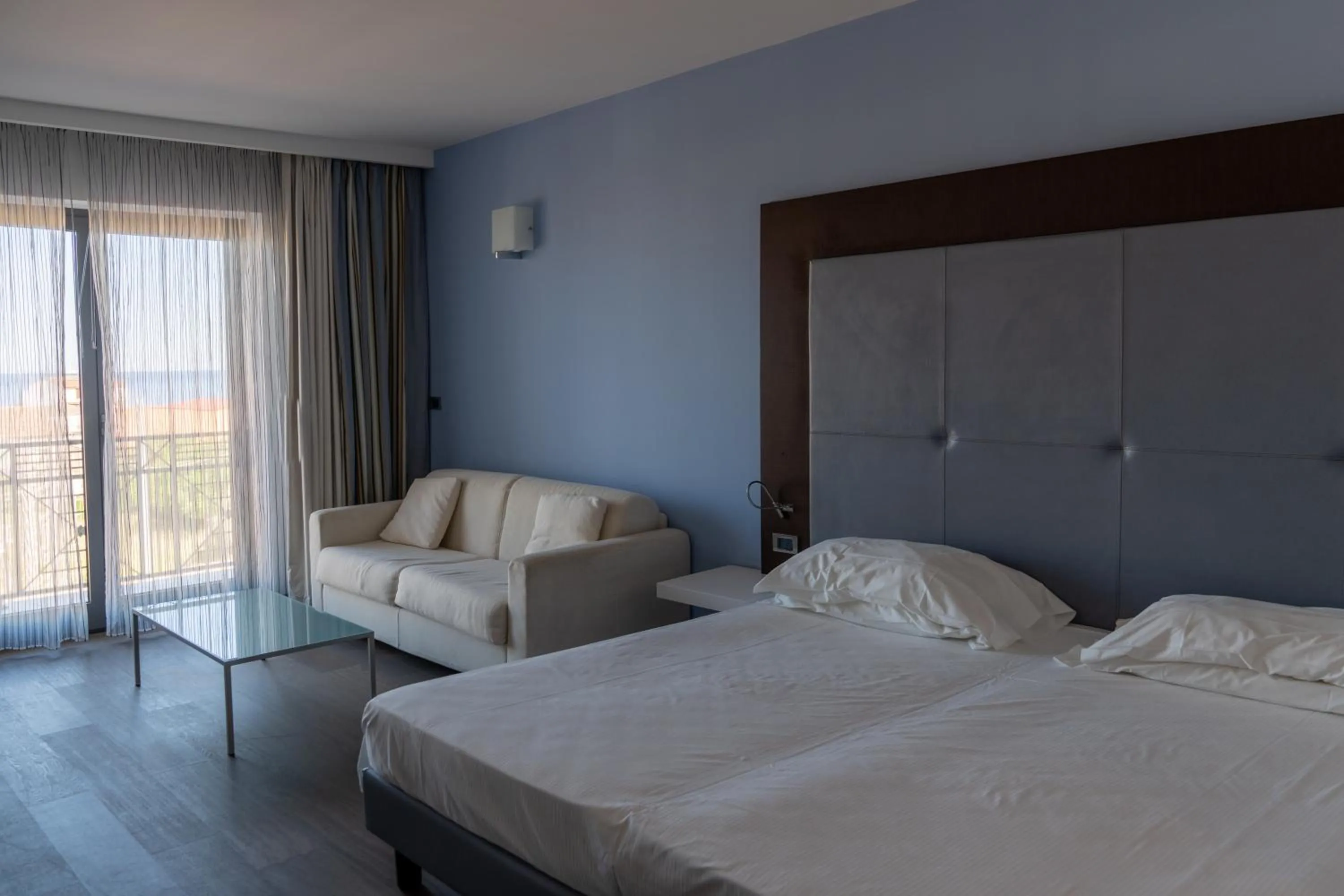 Bedroom, Bed in Hotel Napoleon