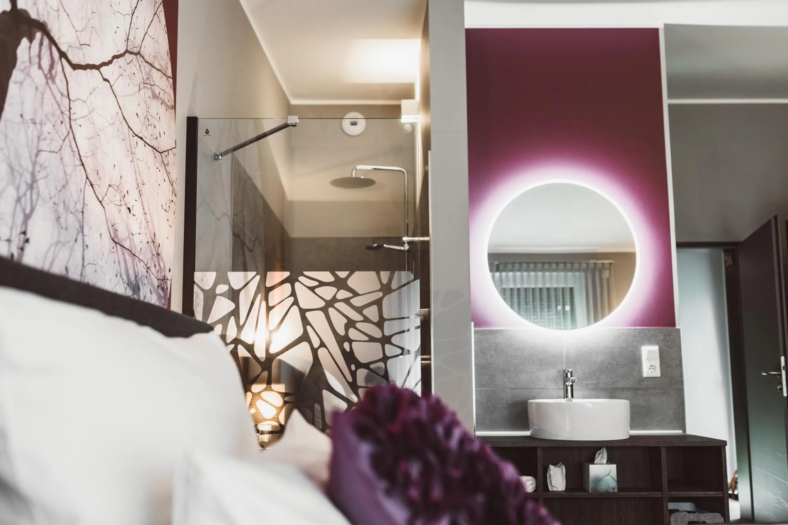 Bathroom, Bed in Hotel Hildebrandt's