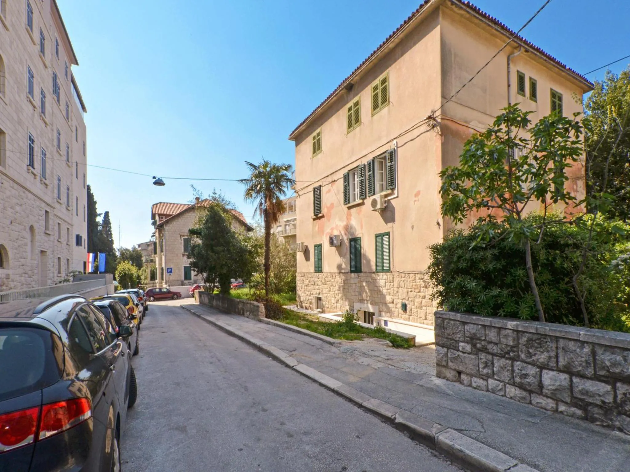 Property building in Best location Rooms