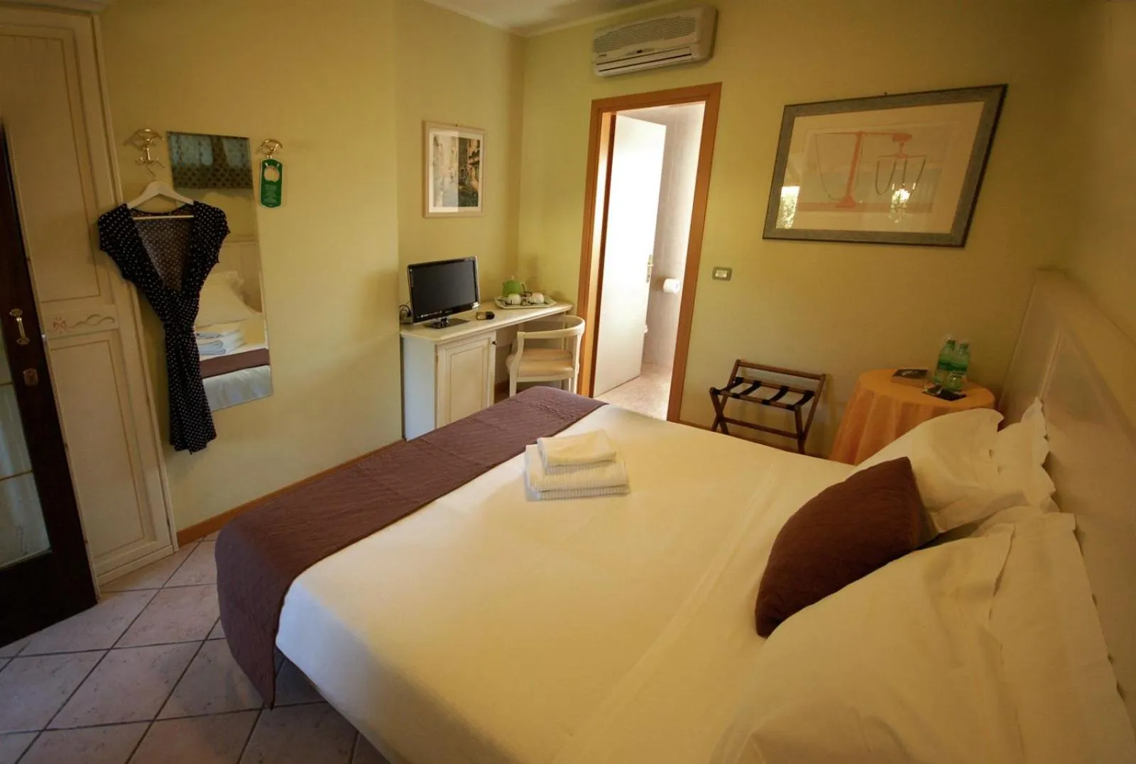 Bed in Hotel Antica Fenice