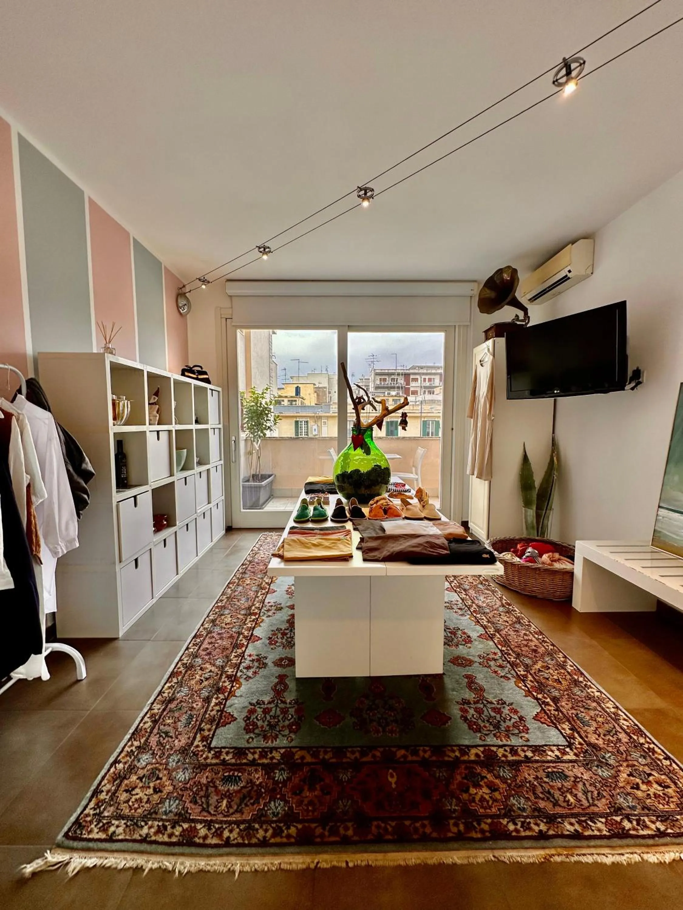 On-site shops in Maison R Boutique