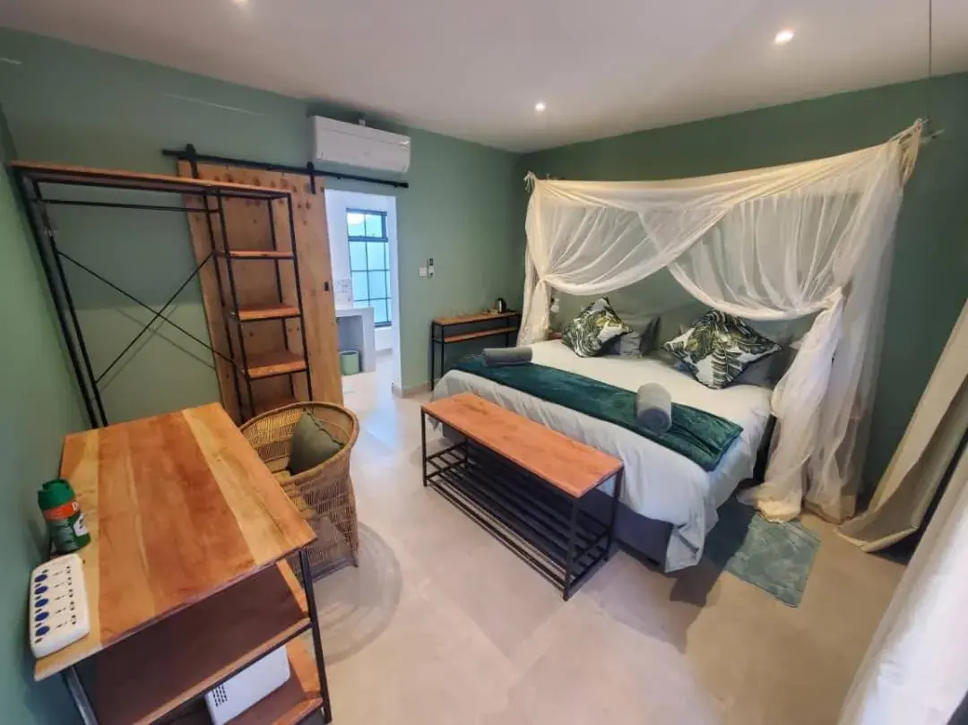 Deluxe King Room in Fawlty Towers Accommodation & Activities Deluxe King Room in Fawlty Towers Accommodation & Activities