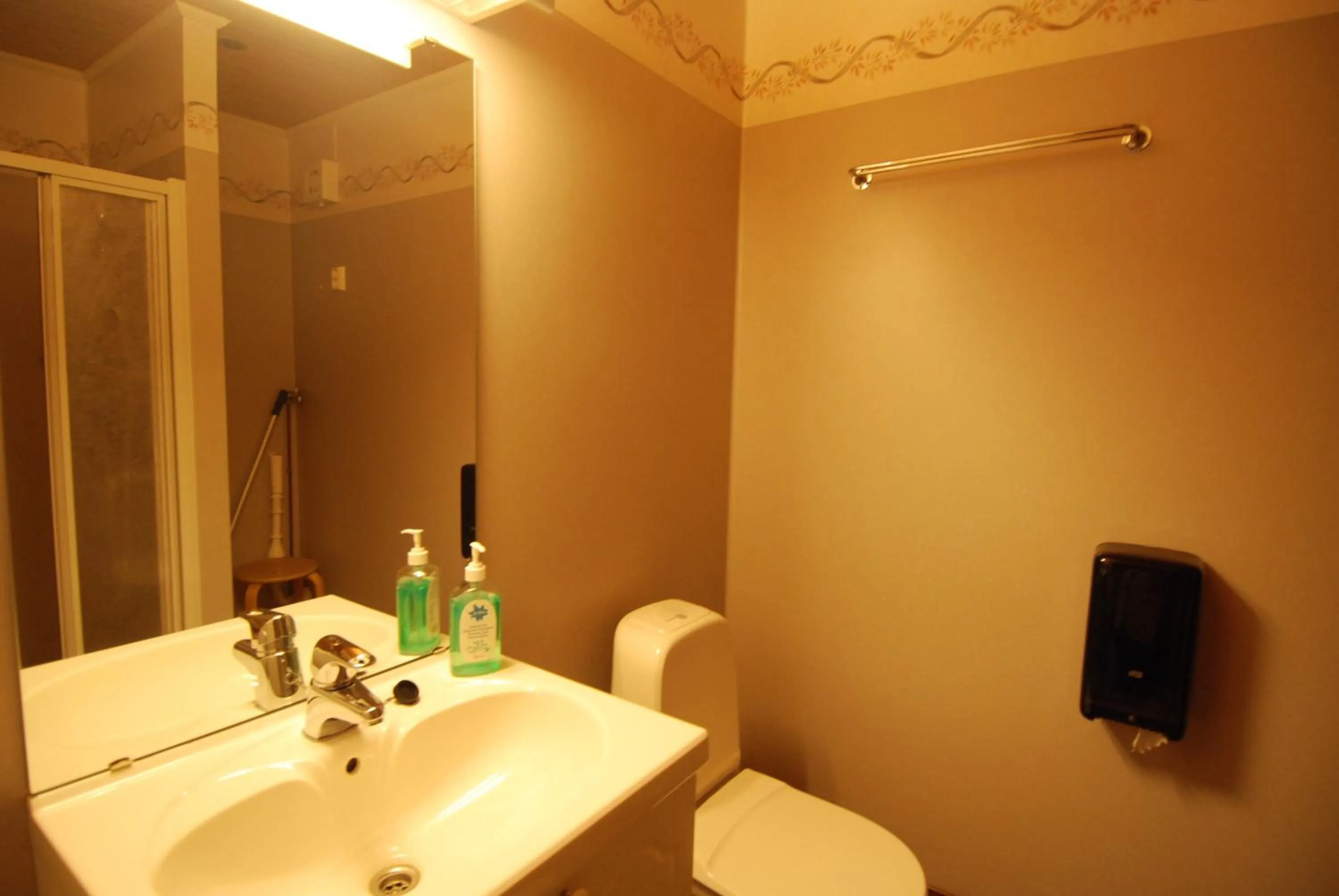 Bathroom in Tyskhella Rorbuer