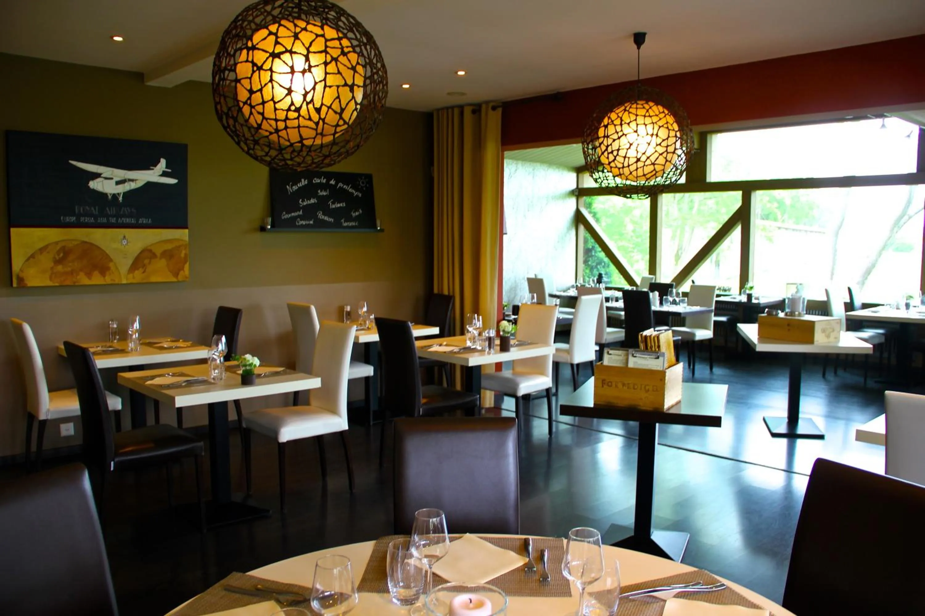 Restaurant/Places to Eat in Relais de l'Aérodrome