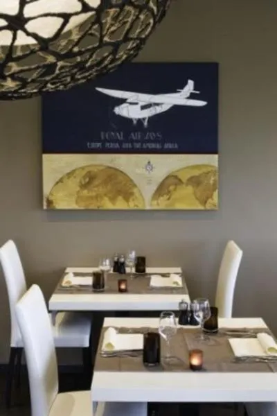 Restaurant/Places to Eat in Relais de l'Aérodrome