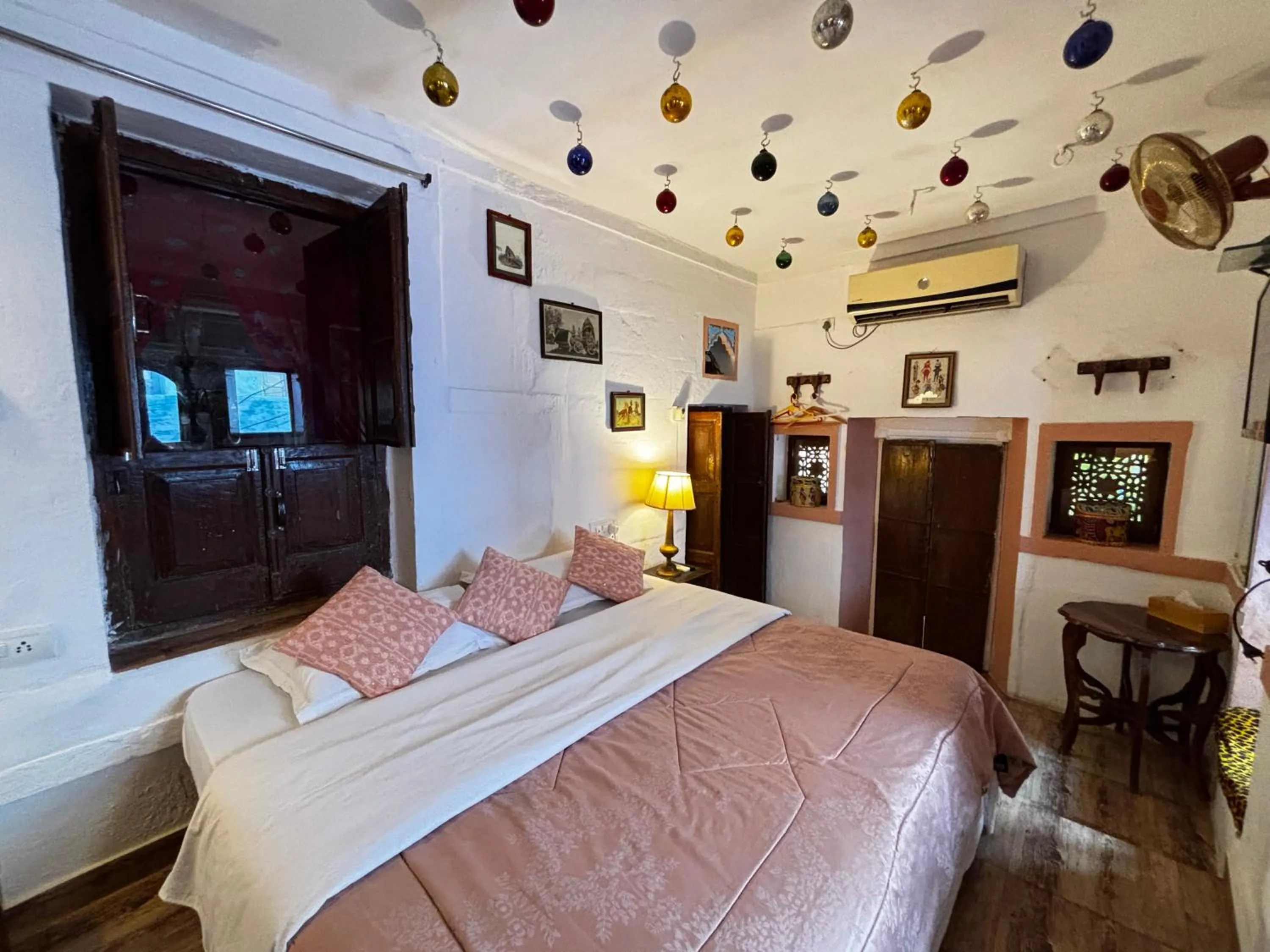 Bed in Shahi Guest House