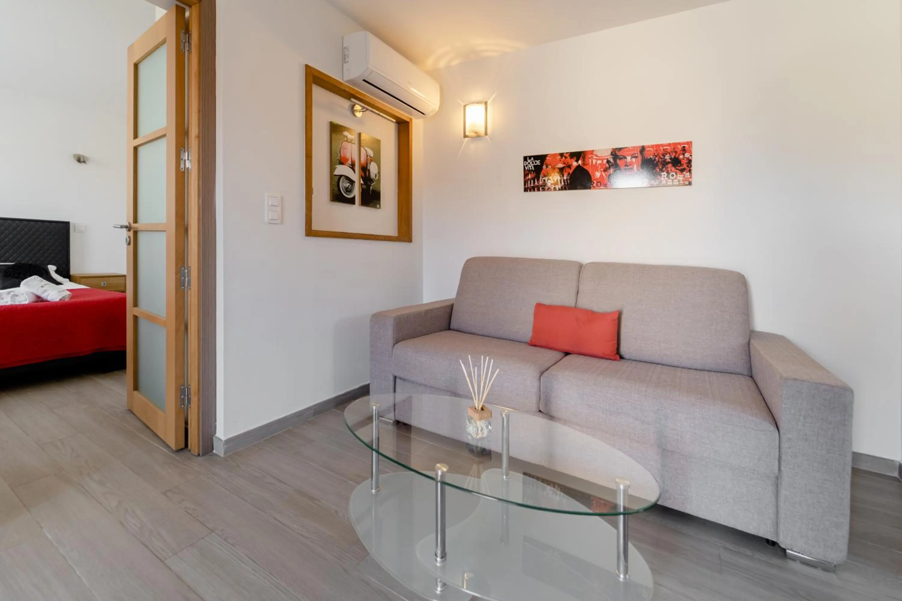 Living room, Bed in Résidence Dolce Vita de Palombaggia