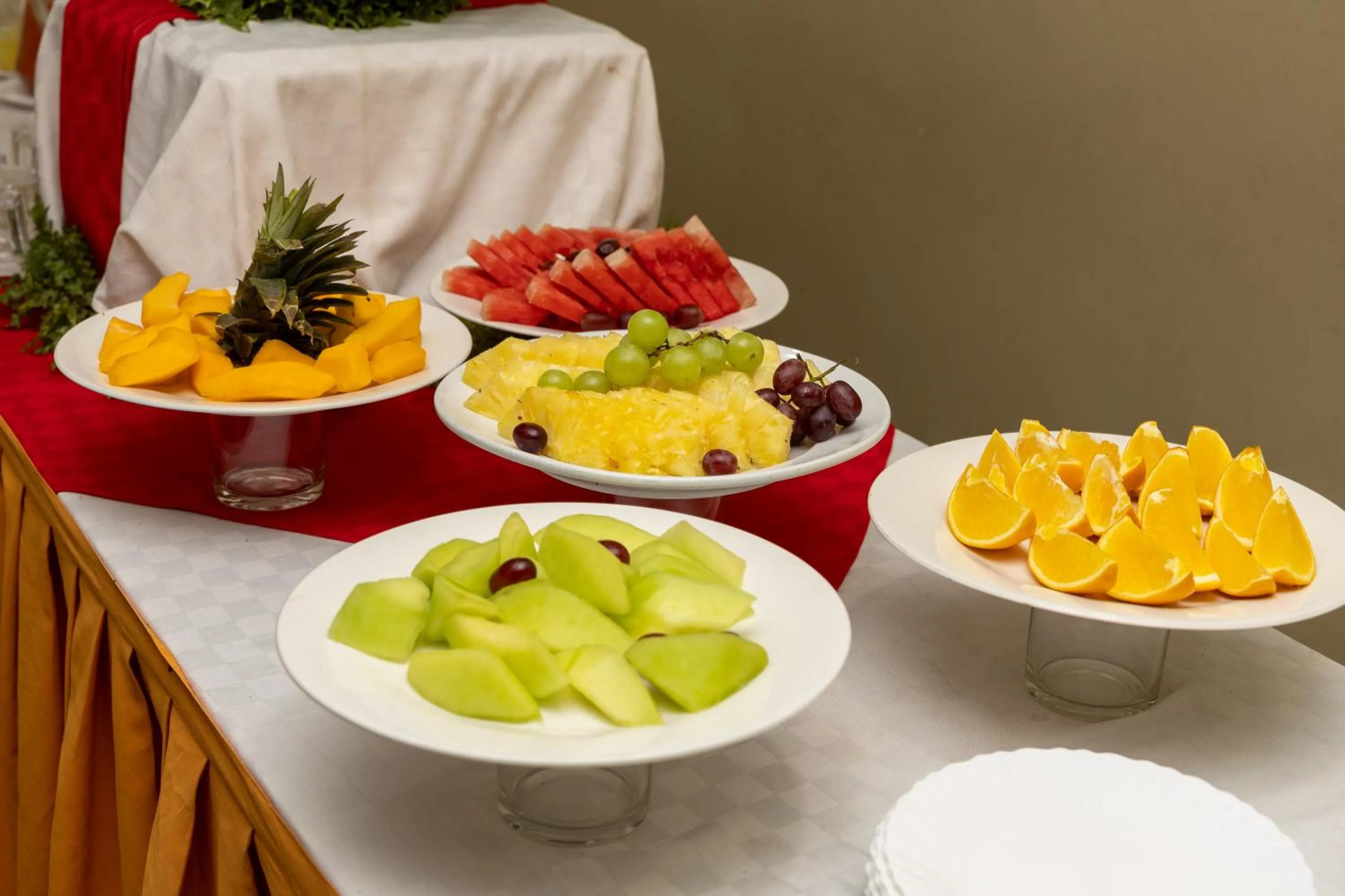 Food and drinks in Maxland Hotel