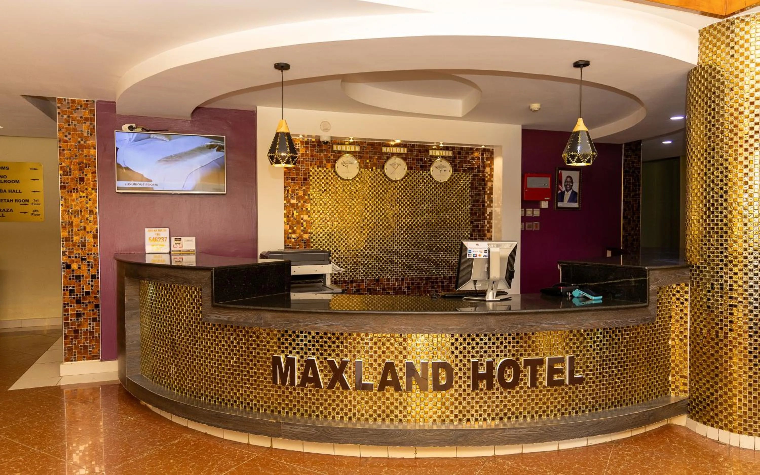 Lobby or reception in Maxland Hotel