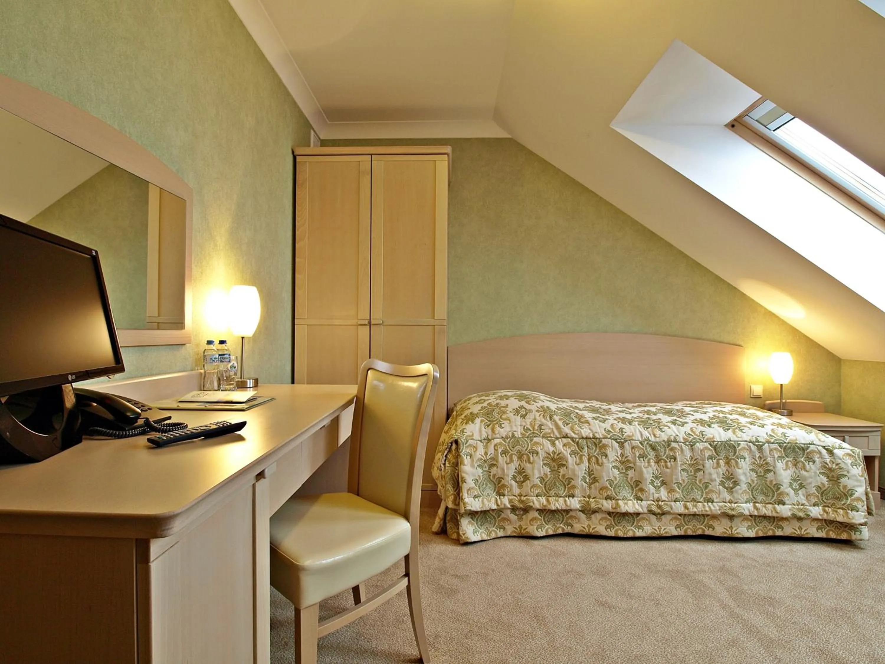 Photo of the whole room, Bed in Hotel Fajkier