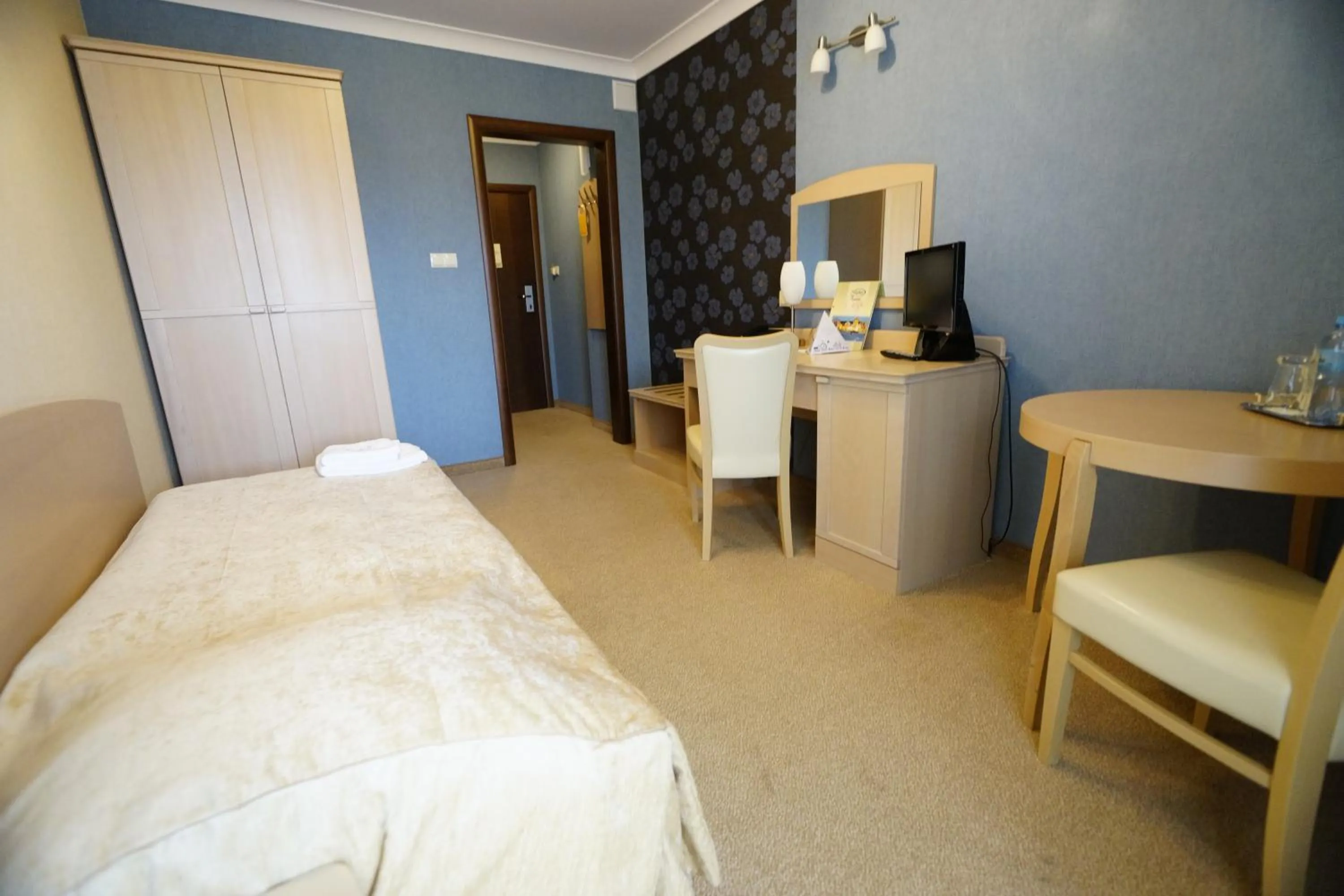 Photo of the whole room, Bed in Hotel Fajkier