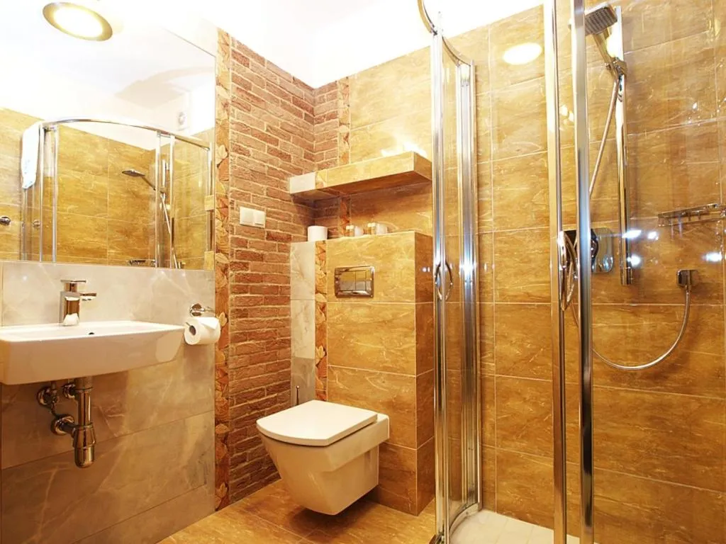 Shower in Hotel Fajkier