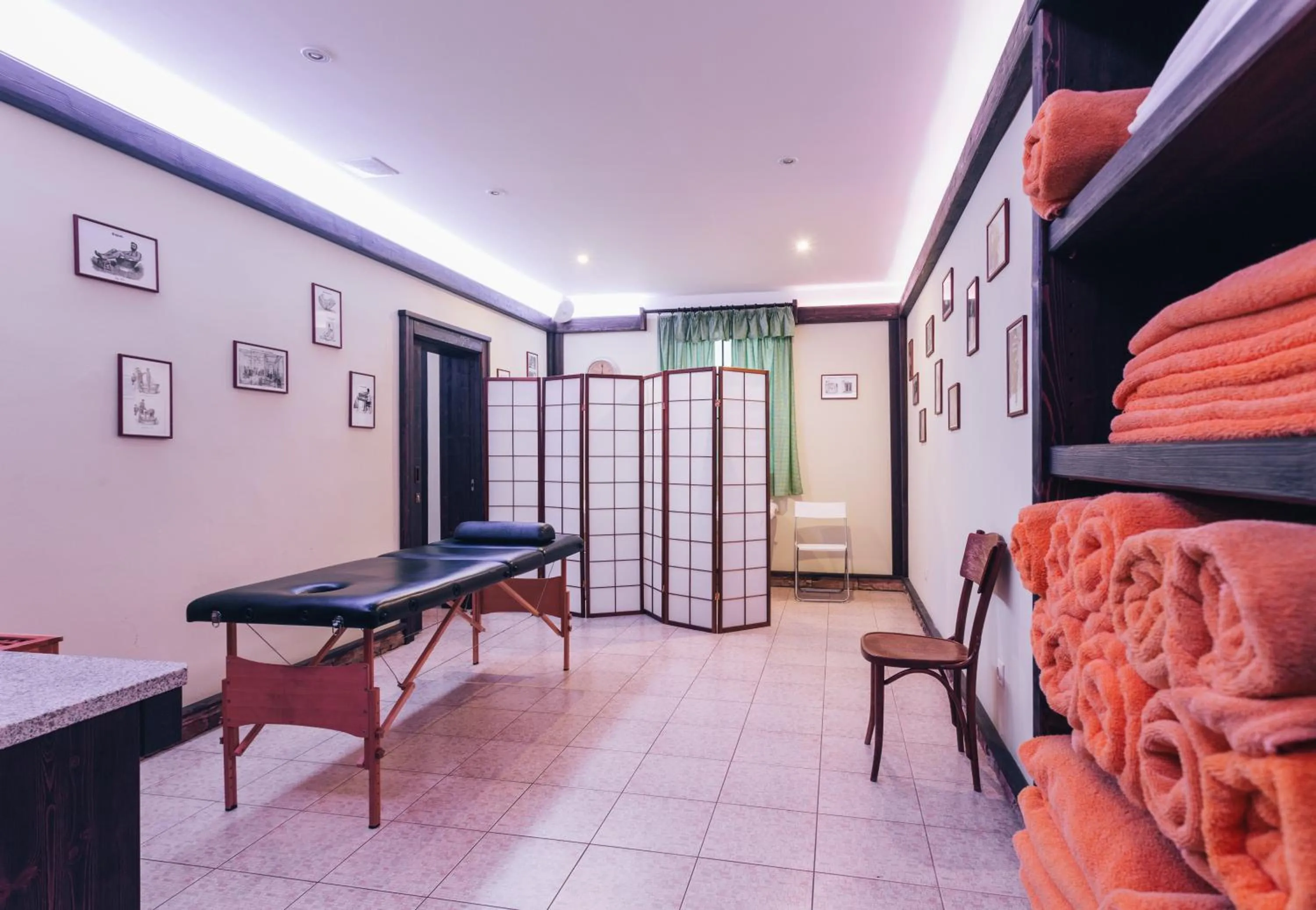 Massage, Bed in Resort Malevil