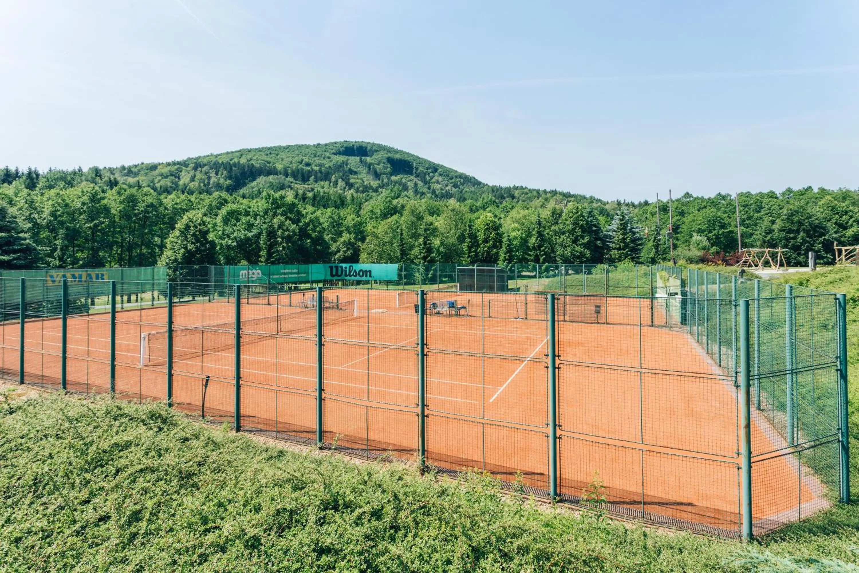 Day in Resort Malevil